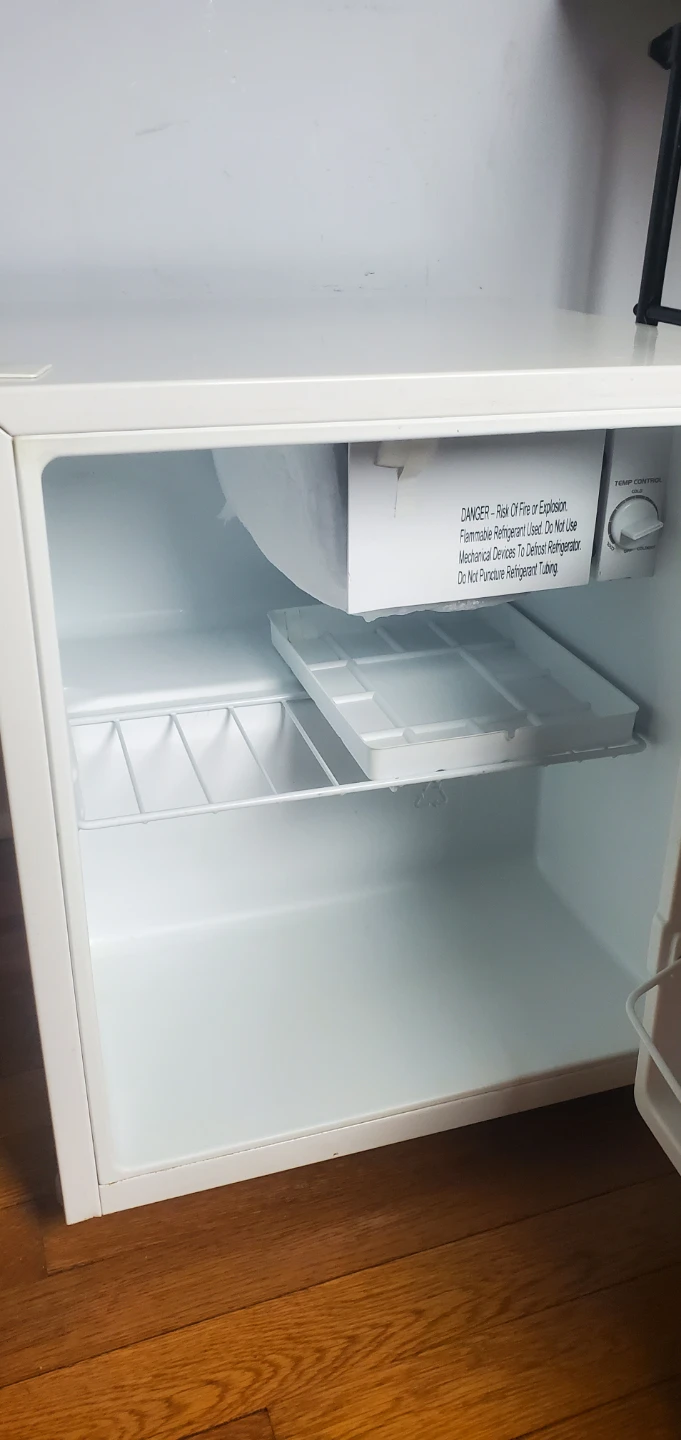 Galanz White Mini Fridge - photo 3