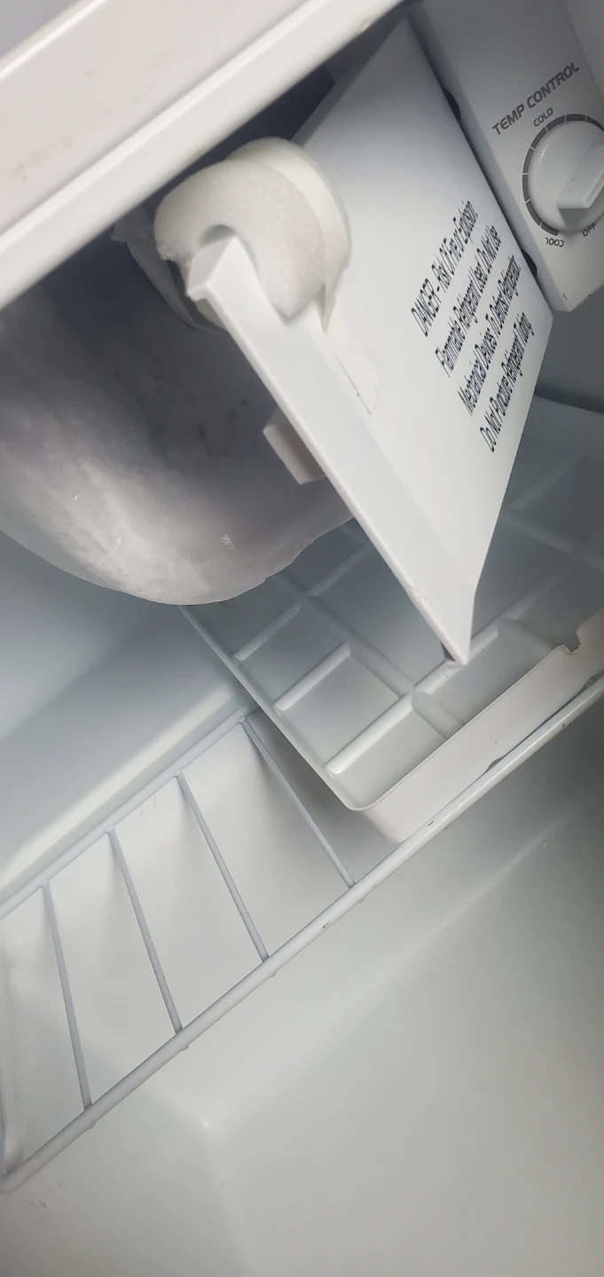 Galanz White Mini Fridge - photo 4
