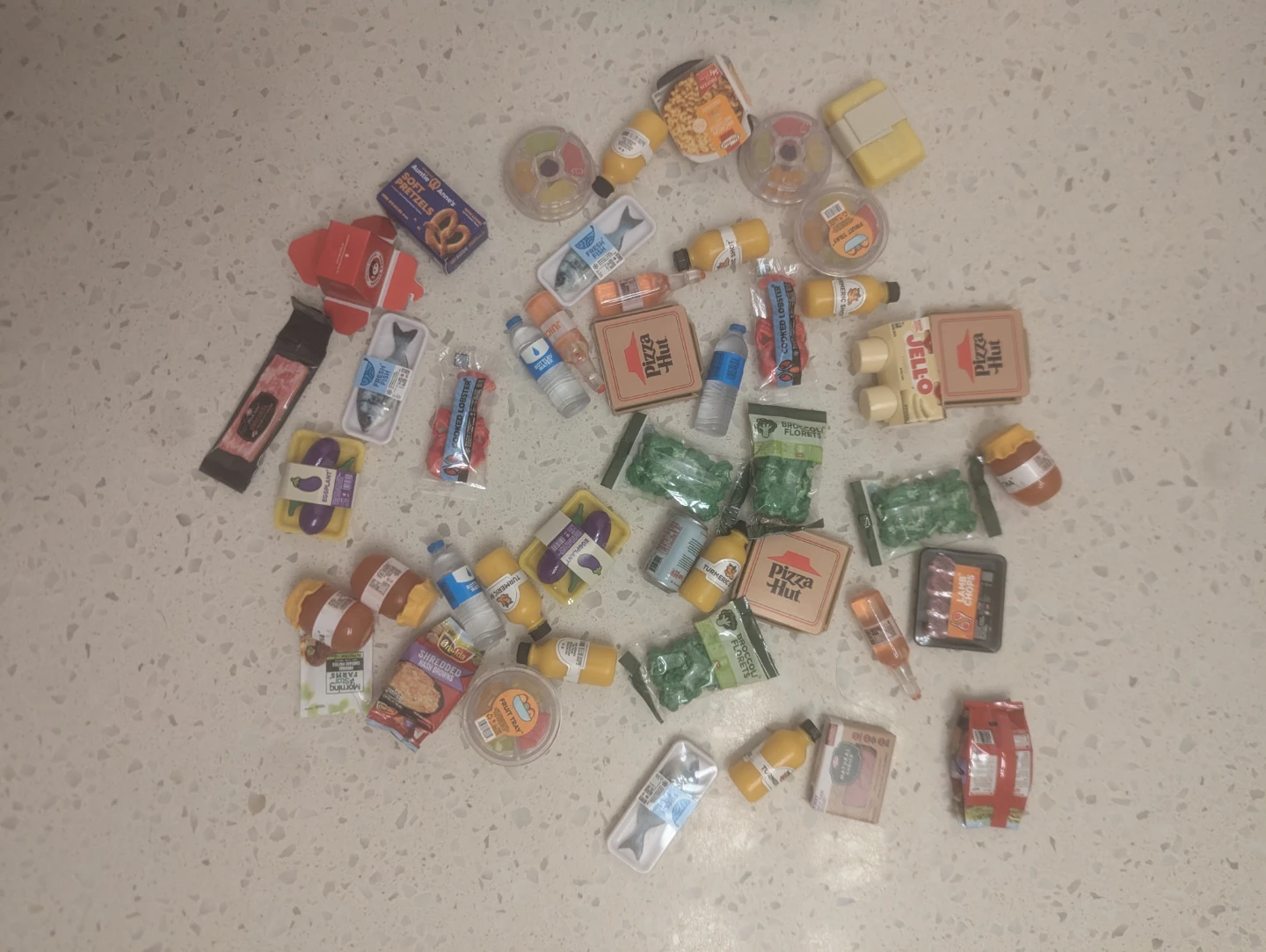 Mini brands fill the fridge - Collectibles 47 items Lot
