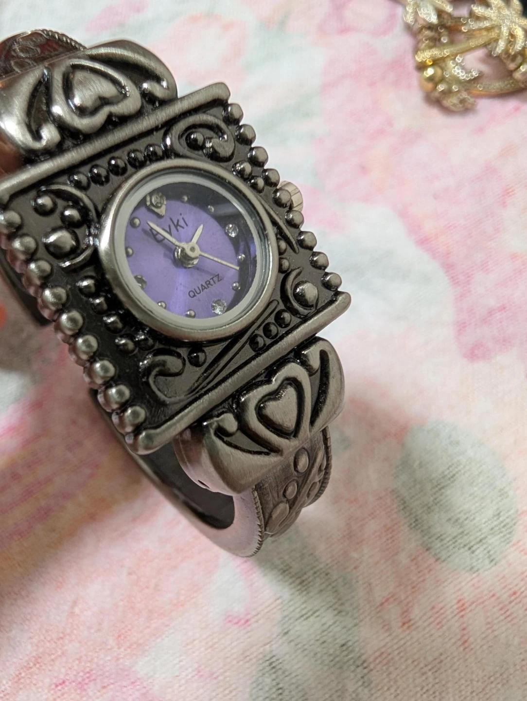 Eyki Women's Quartz Bangle Watch - photo 5