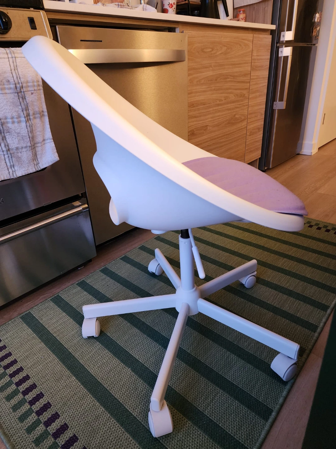 White Swivel Office Chair - photo 2