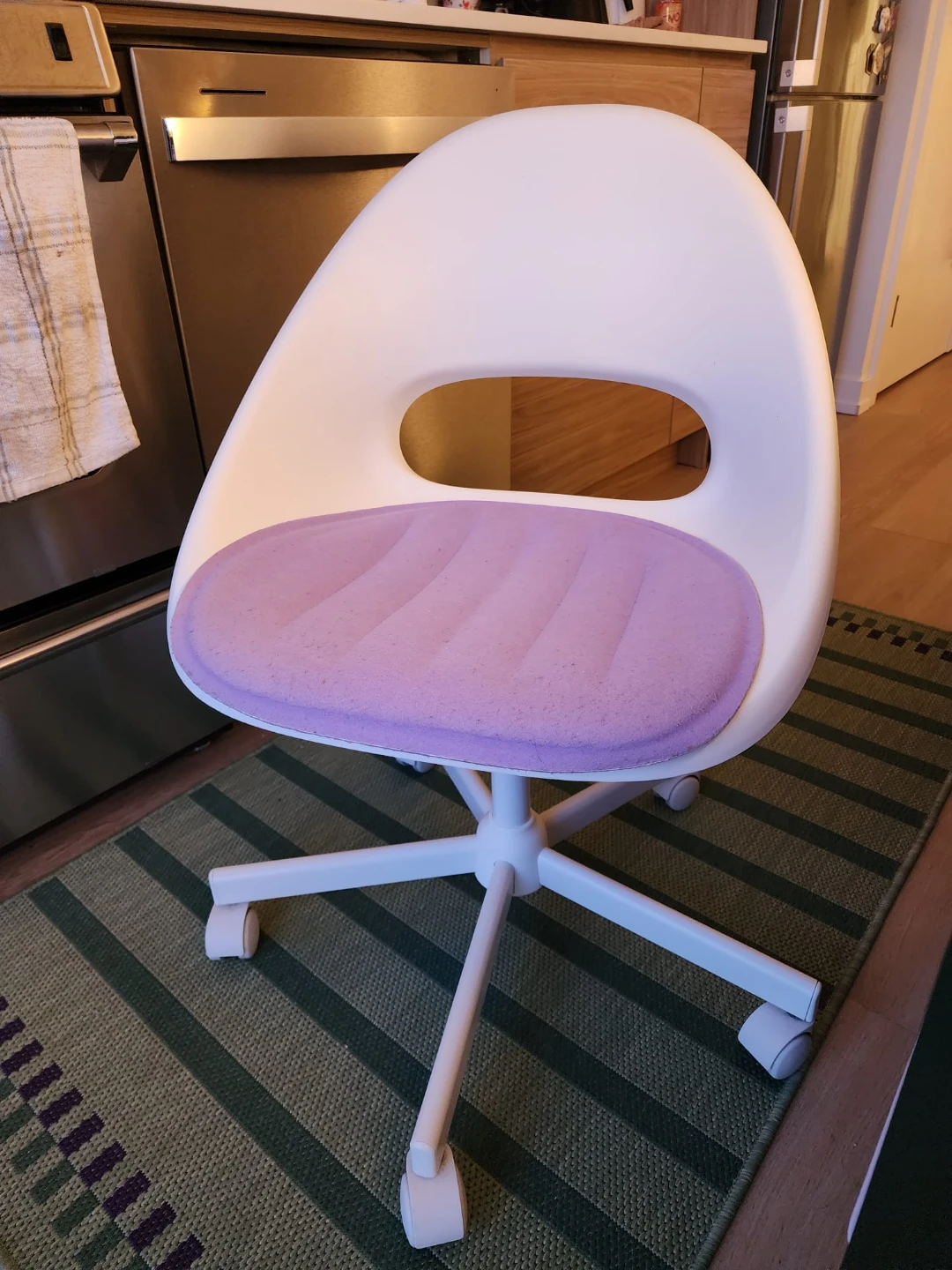 White Swivel Office Chair - photo 4