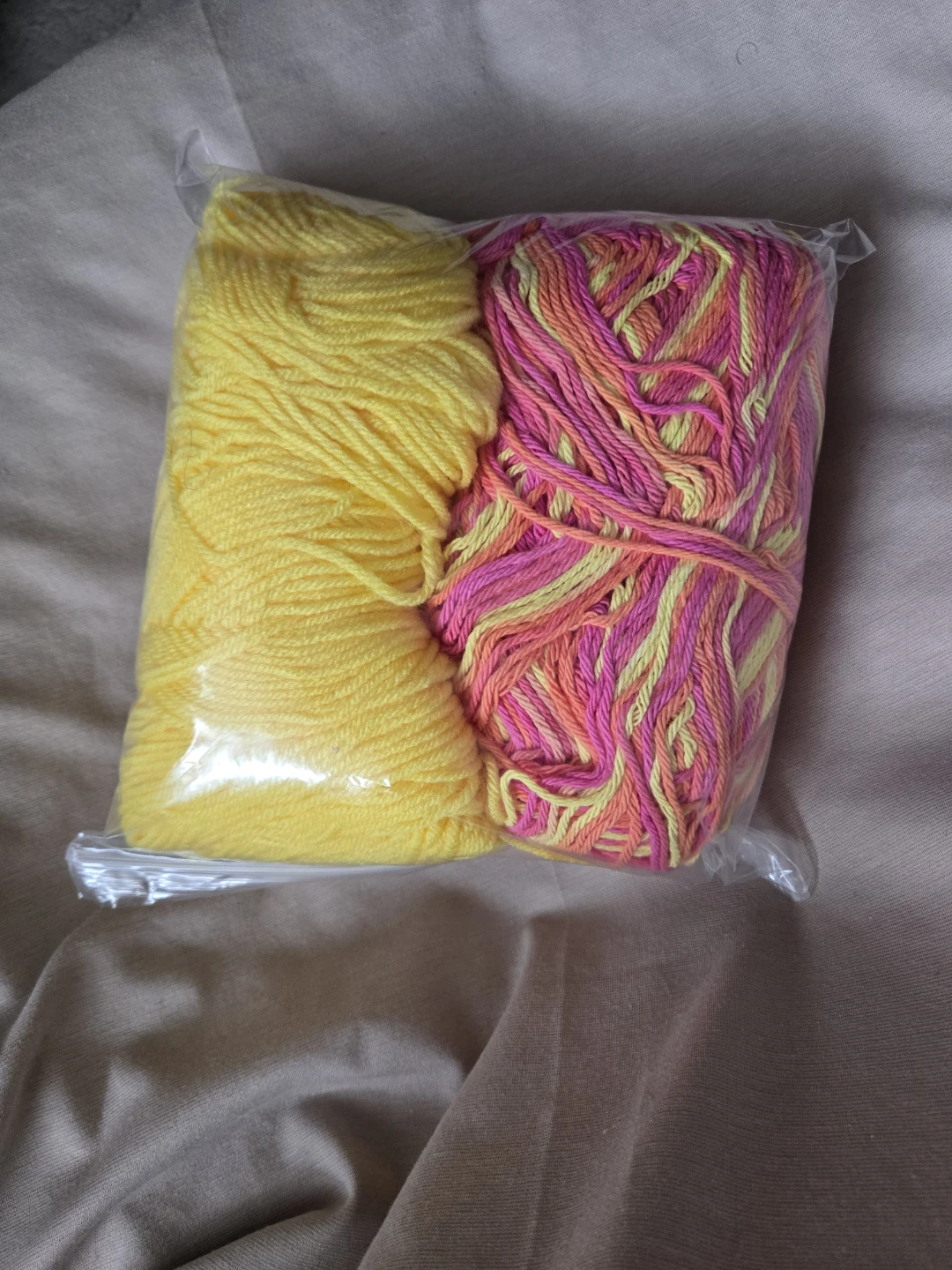 BIG Yarn bundle 20+ balls of yarn & scraps!🧶 - photo 4
