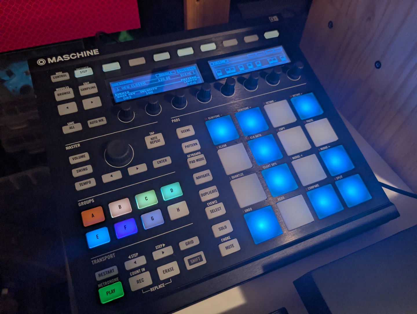 Native Instruments Maschine mk2 Music Production Controller