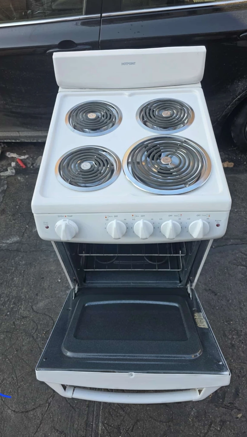 24in wide refrigerator and electric 20in stove - photo 2
