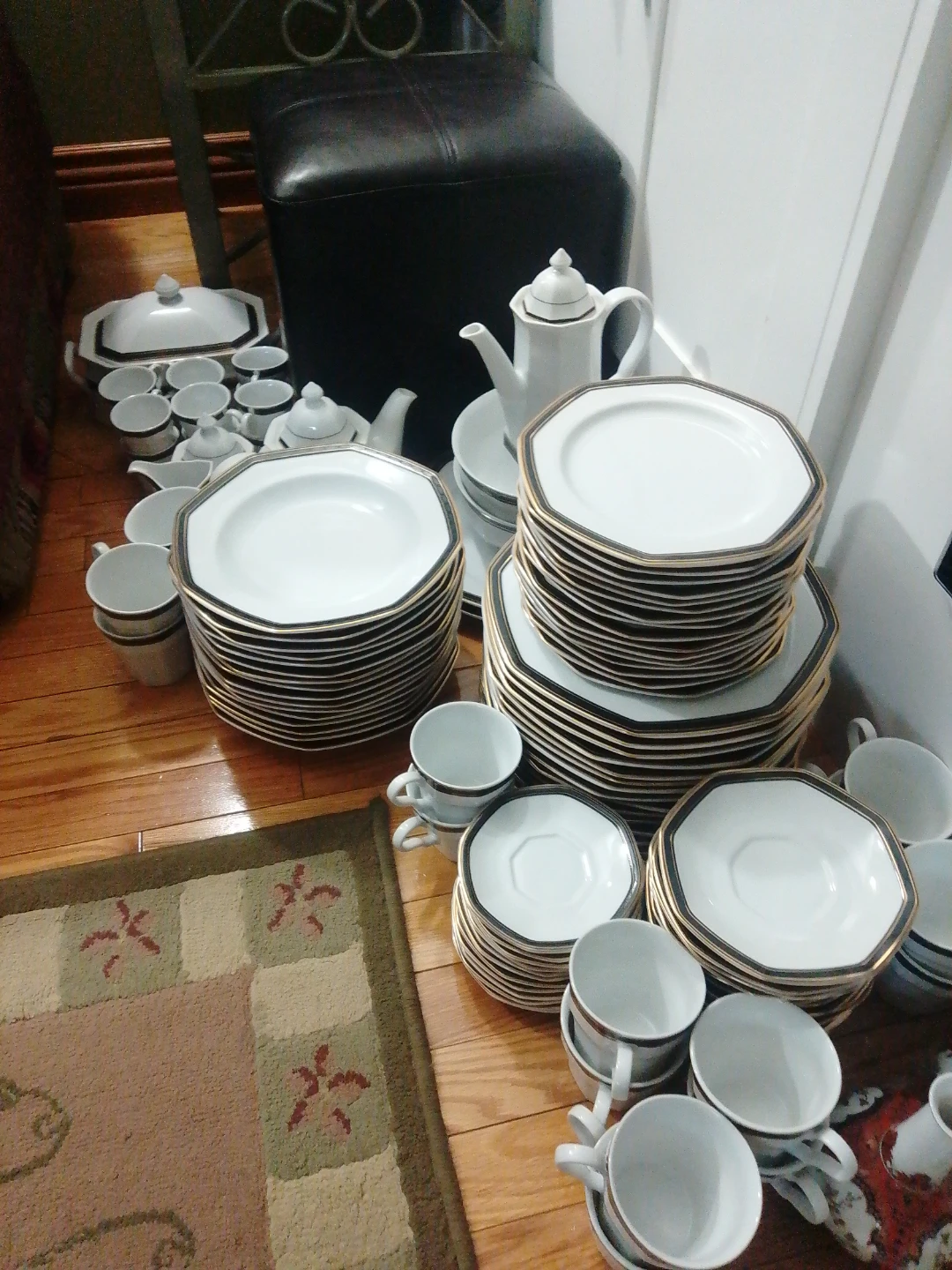 White Dinnerware Set with Gold Trim - photo 5