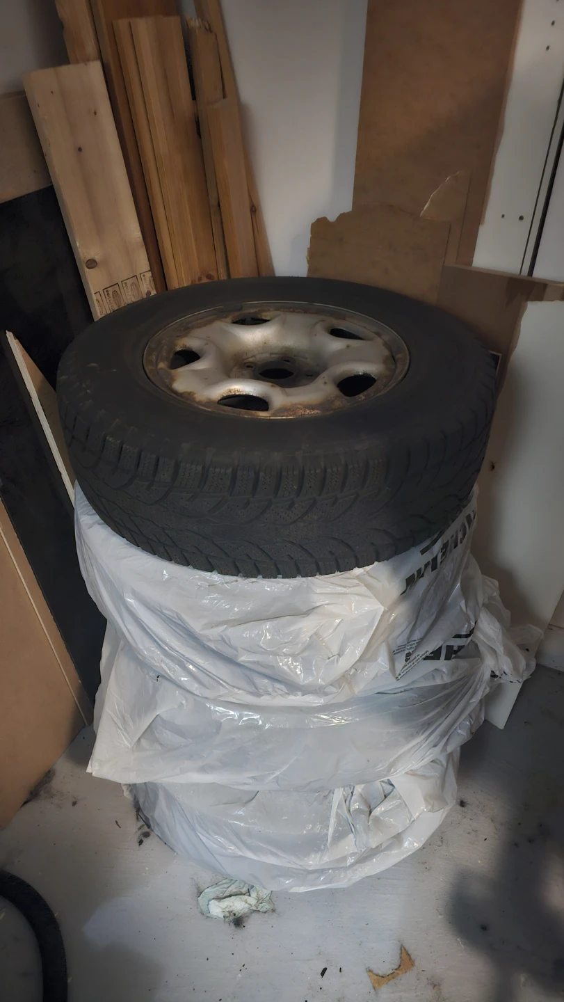 235/70R 16 Winter tires (tires and rims)