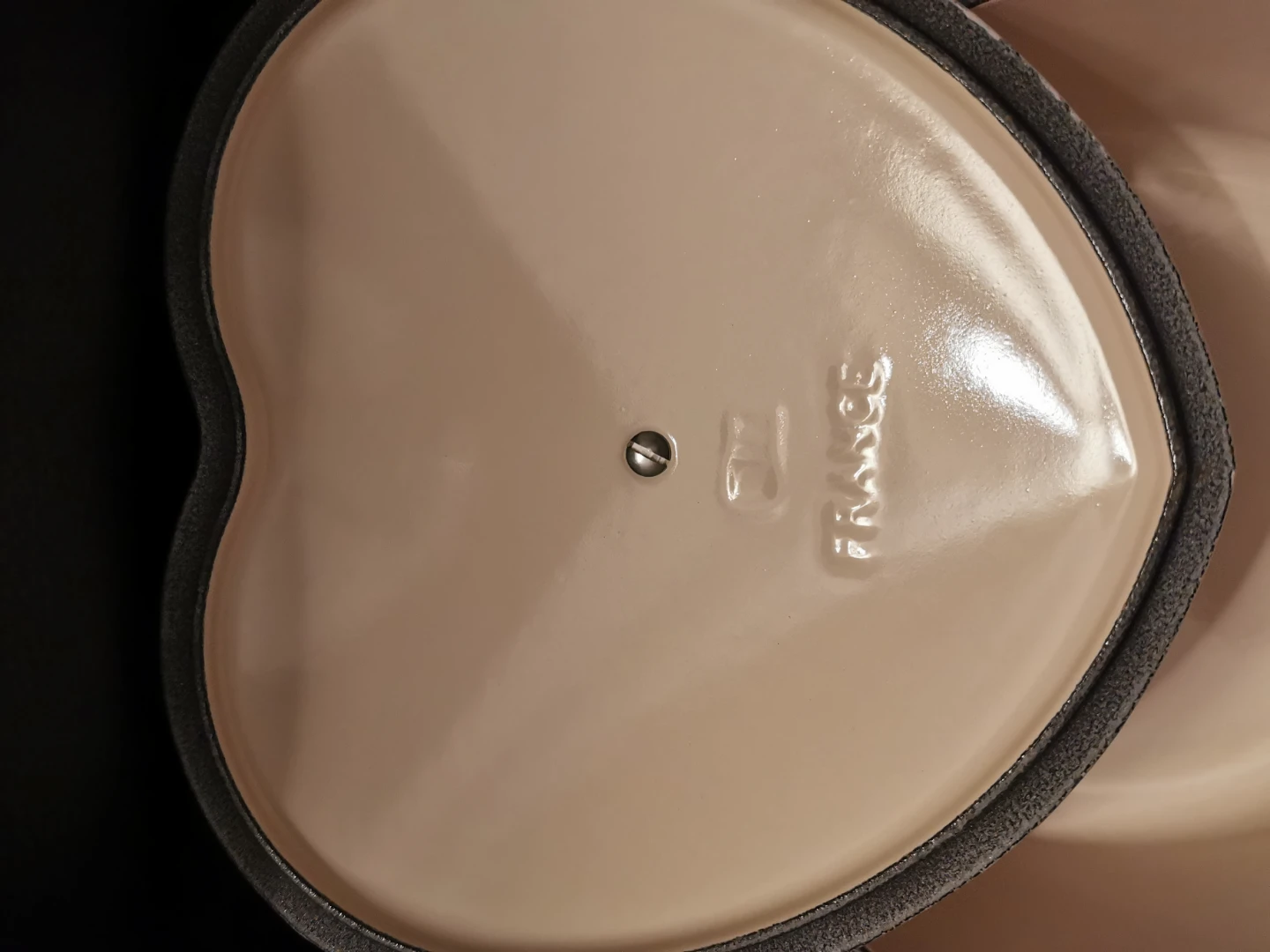 Le Creuset Heart Shaped Dutch Oven (New) - photo 3