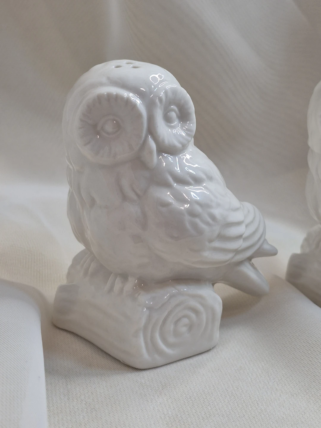 So Cute Pair of White Ceramic Owl Salt & Pepper Shakers - photo 4
