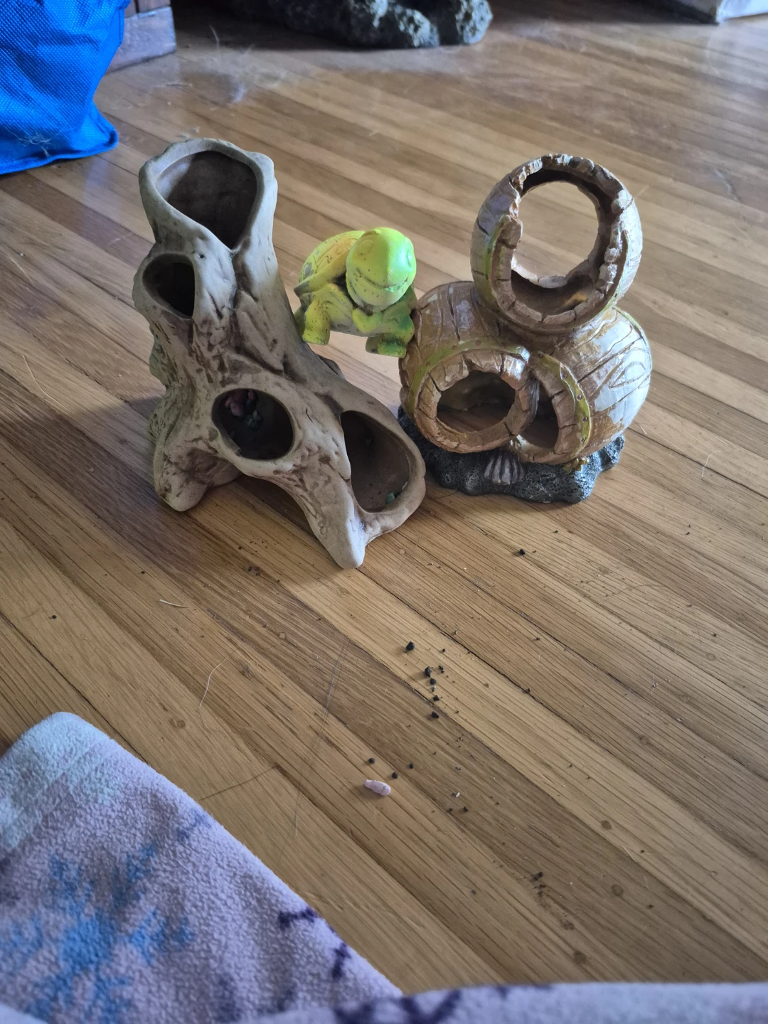 Assorted Aquarium Decorations - photo 2