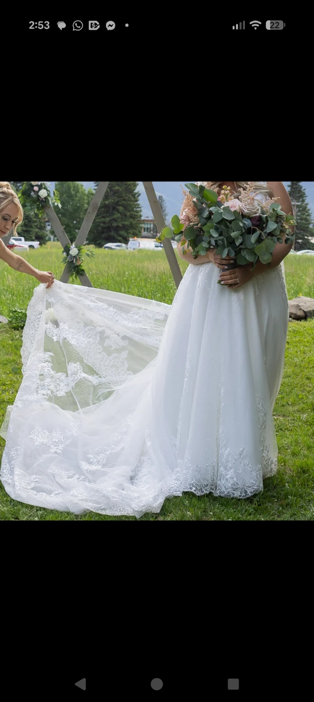 White Lace Wedding Dress with Train - photo 5