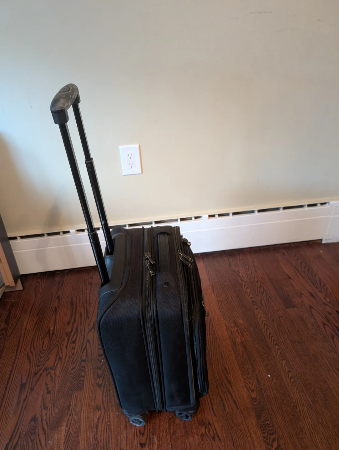Samsonite Black Rolling Carry-On Suitcase - photo 4