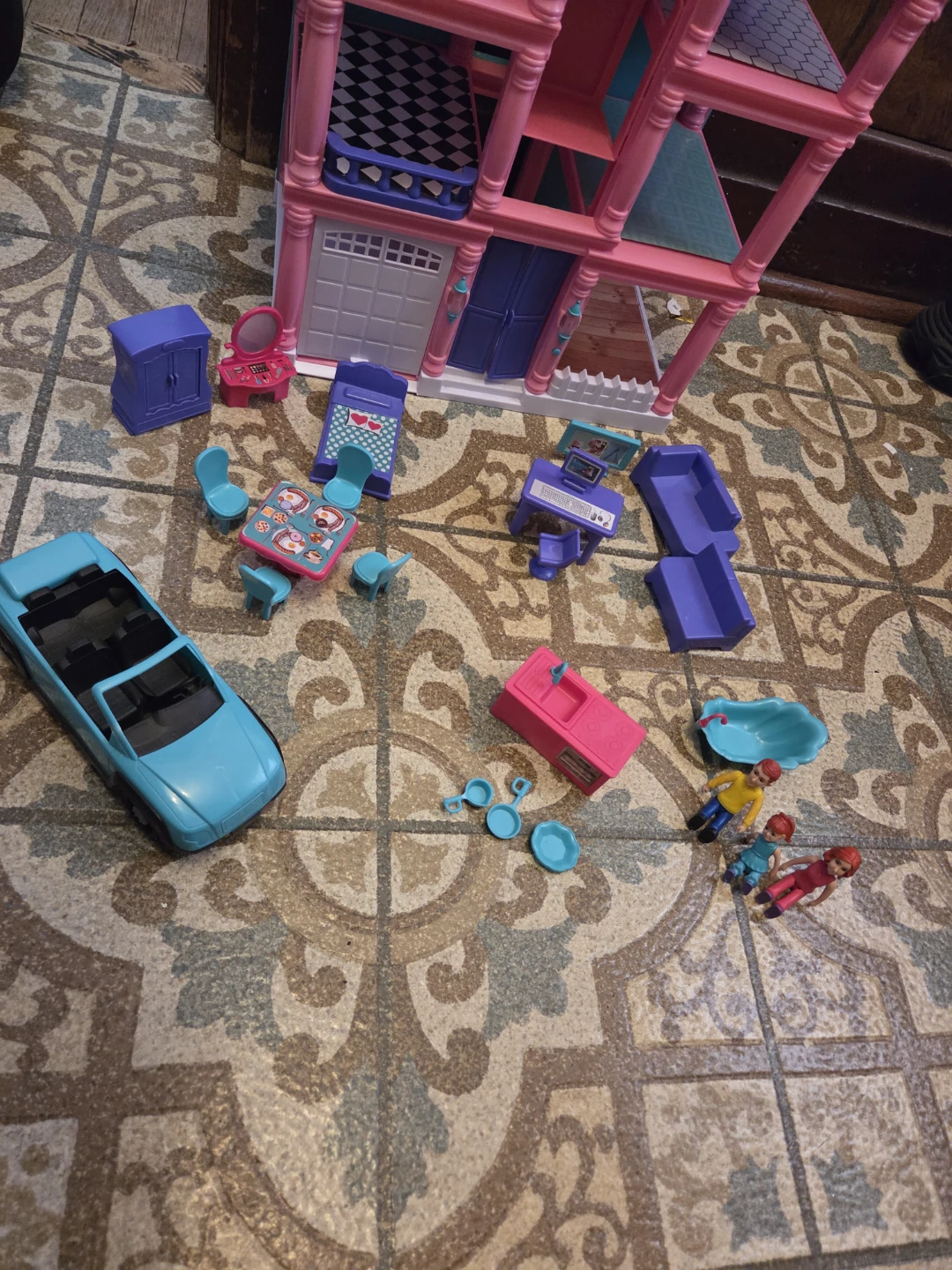 Kid Connection Dollhouse with Furniture and Figures - photo 3