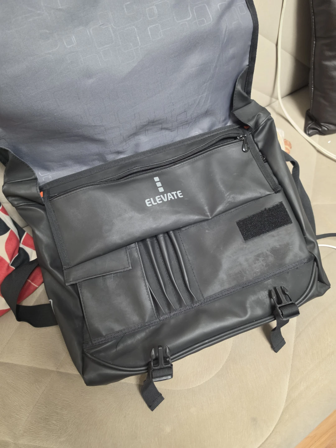 Elevate Messenger Bag - Black - photo 2