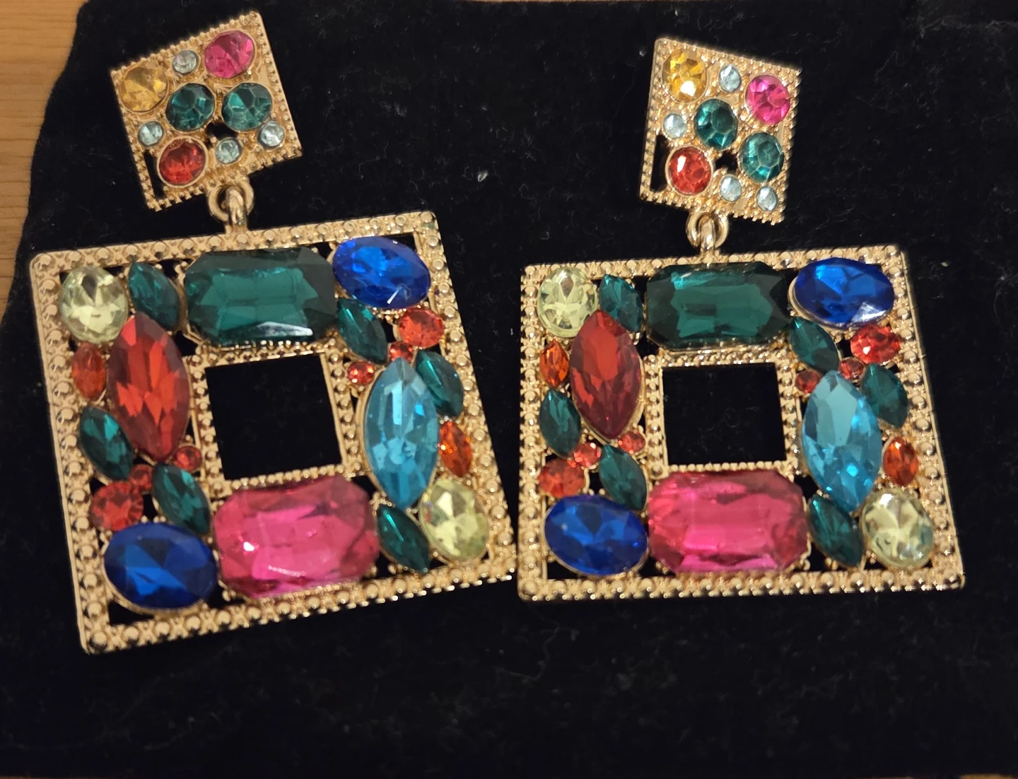 Earrings with colourful gemstones