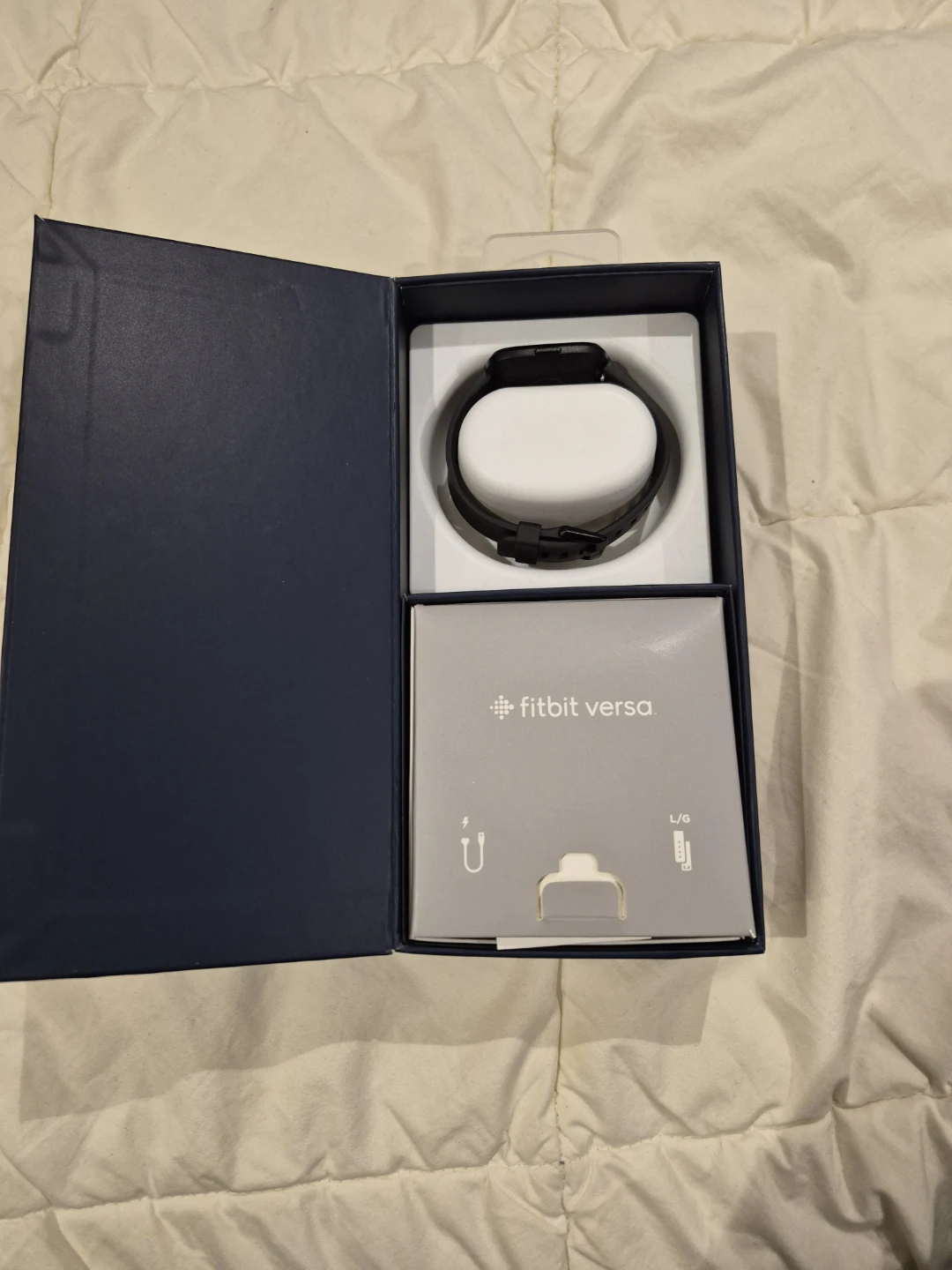 Fitbit Versa 1 Smartwatch (Original box + charger) - photo 2
