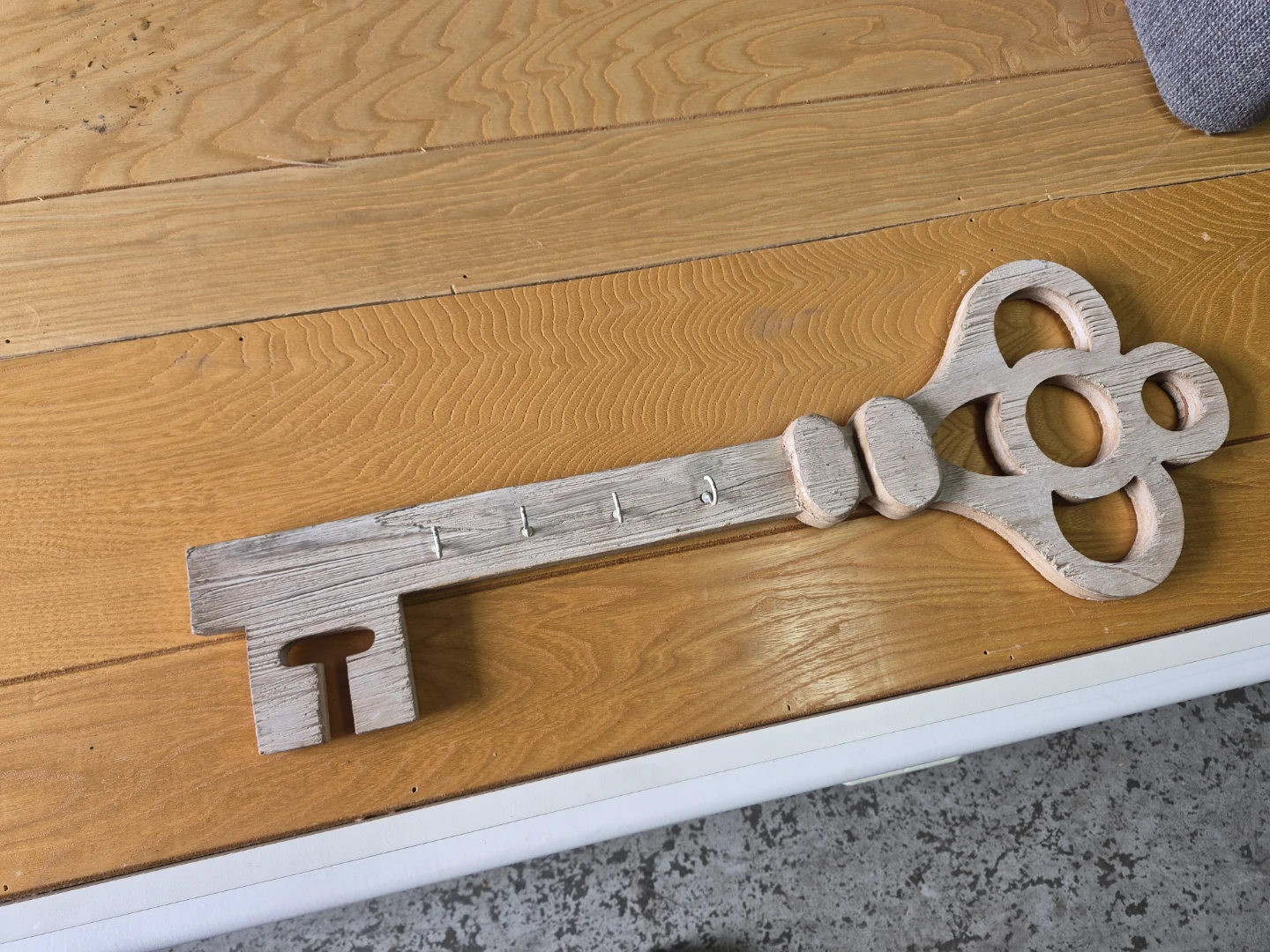 Wooden Key Shaped Wall Hook Hanger - photo 2