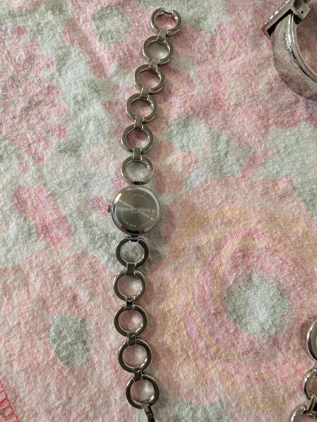 Vintage Ladies Quartz Bracelet Watch Silver Tone Circle Elegant - photo 3