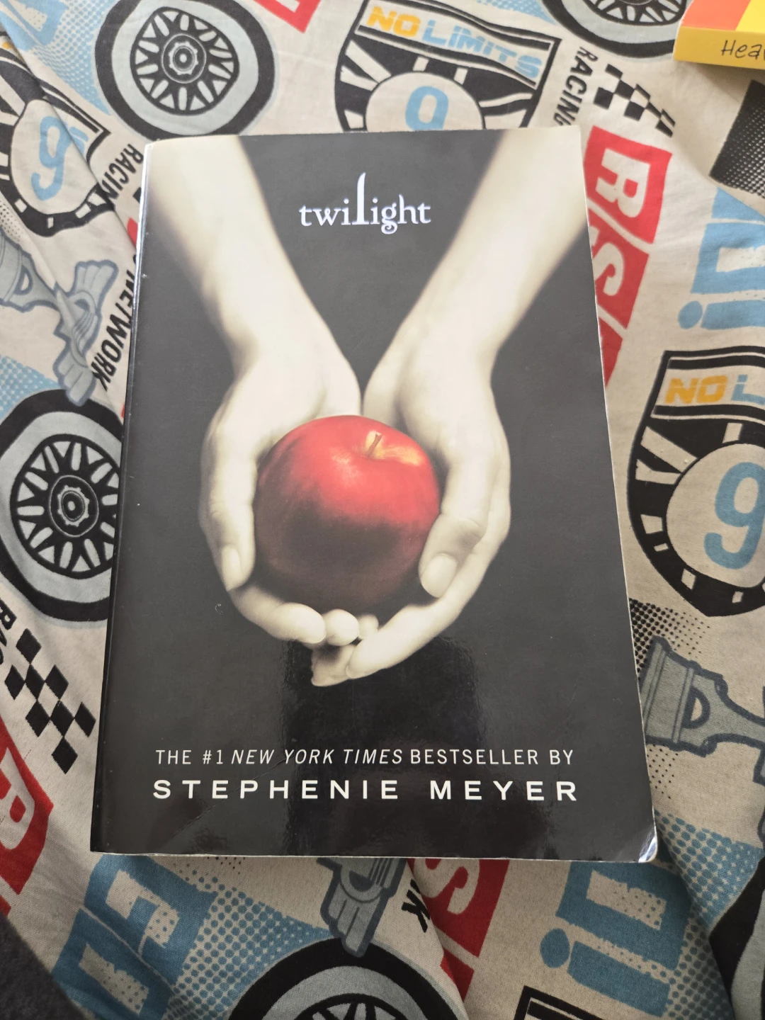 Twilight by Stephenie Meyer - Paperback