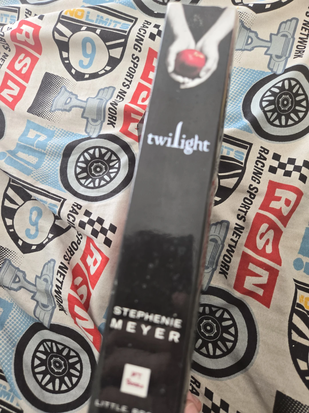 Twilight by Stephenie Meyer - Paperback - photo 3