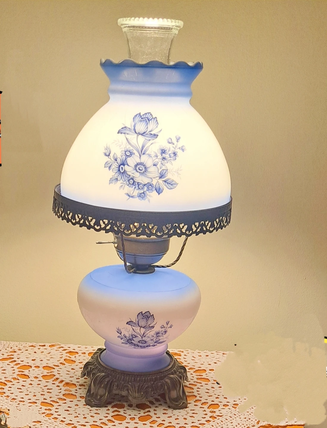 Vintage Blue Floral Milk Glass Table Lamp - photo 2