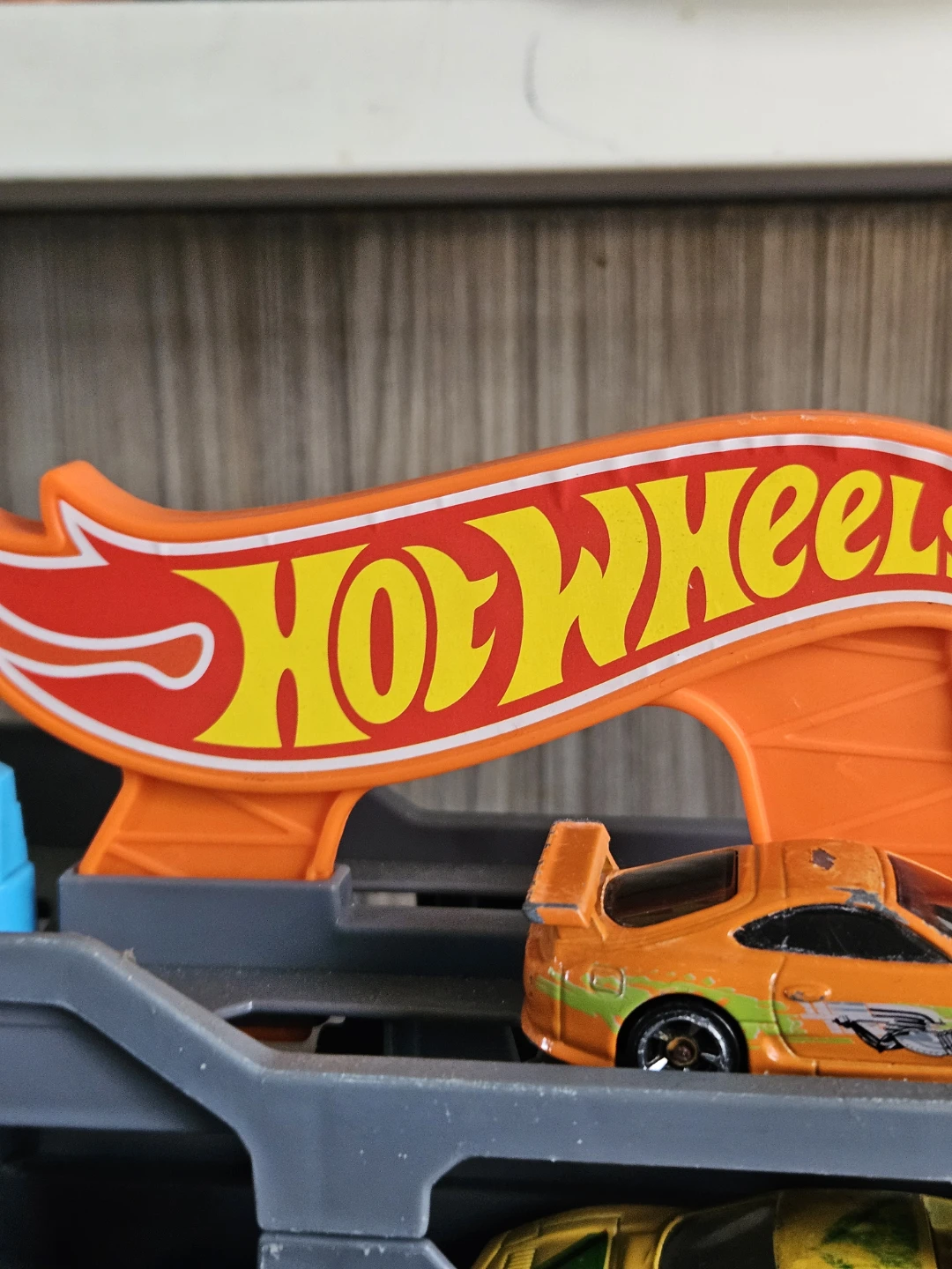 Hot Wheels Hauler Toy Truck - photo 2