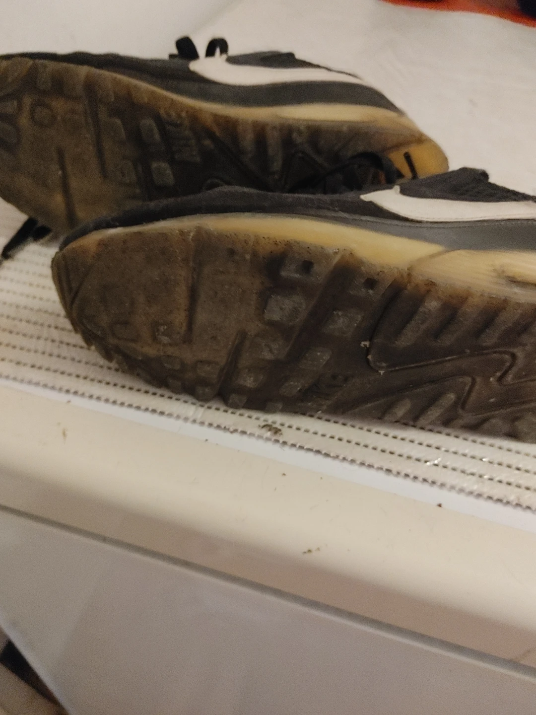 Nike Air Max Shoes - size 10 - photo 3