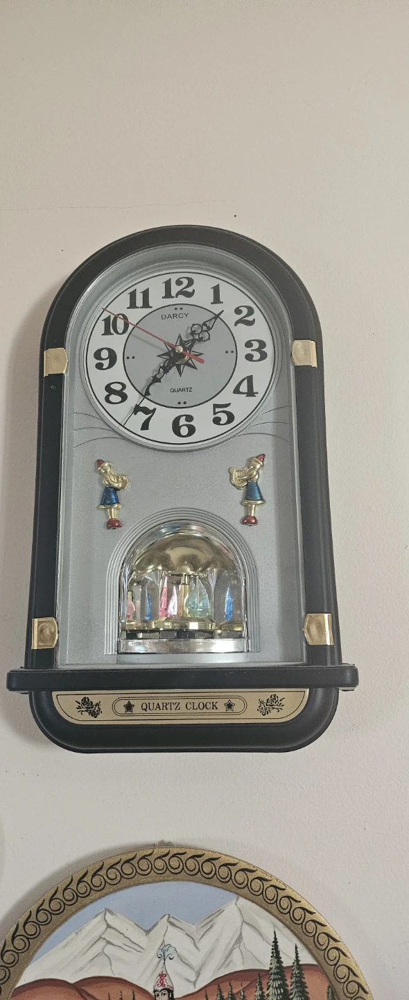 🧡Darcy Quartz Wall Clock with Decorative Figures
