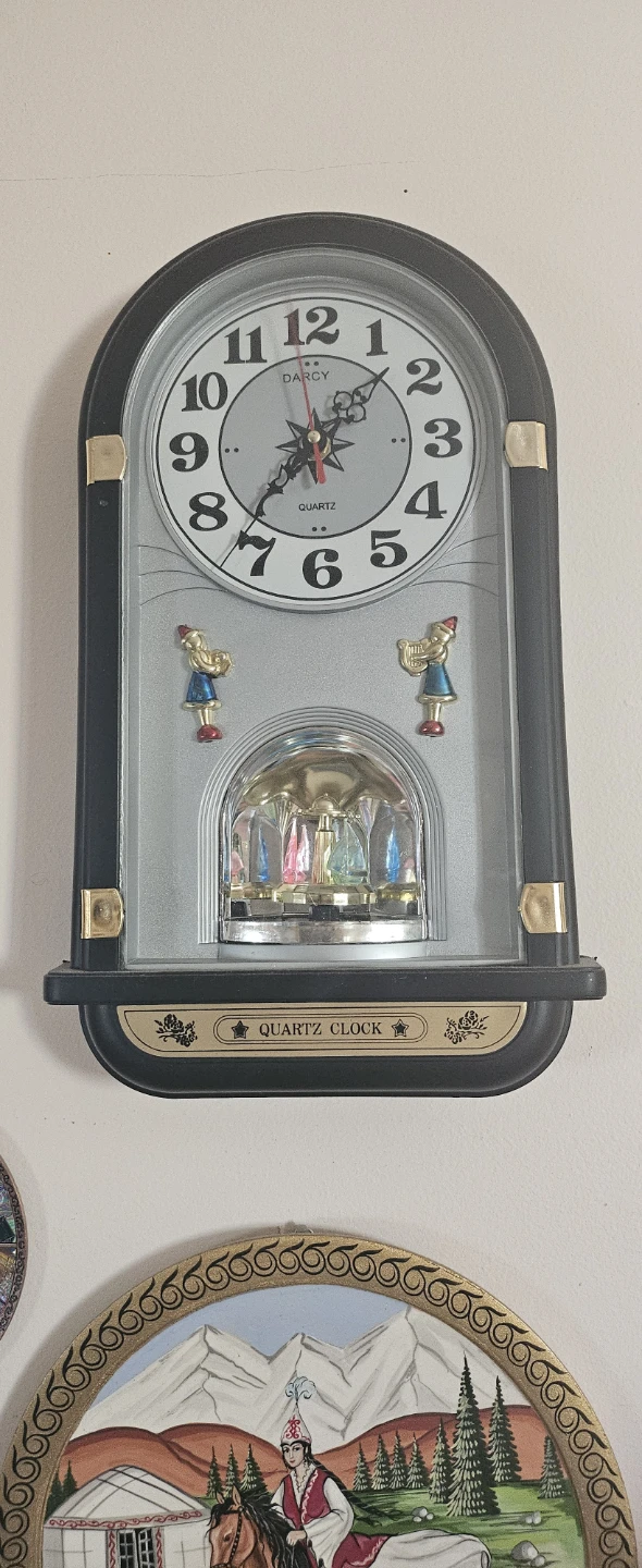 🧡Darcy Quartz Wall Clock with Decorative Figures - photo 2