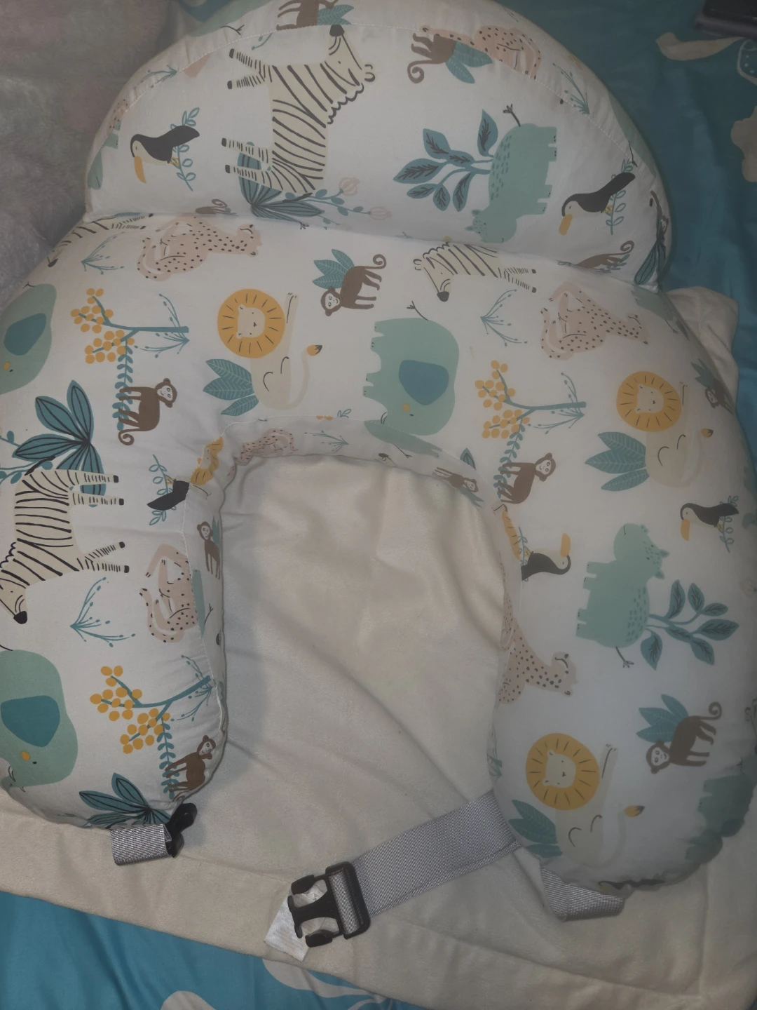 Breastfeeding pillow with a removable cover - photo 2