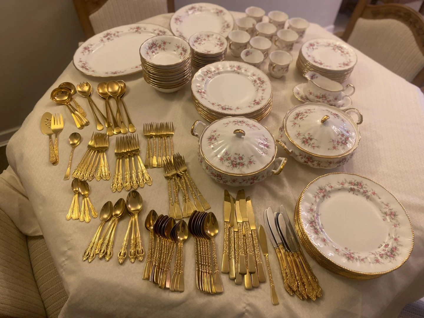 Royal Albert Victoriana Rose Bone China Dinnerware Set - photo 2