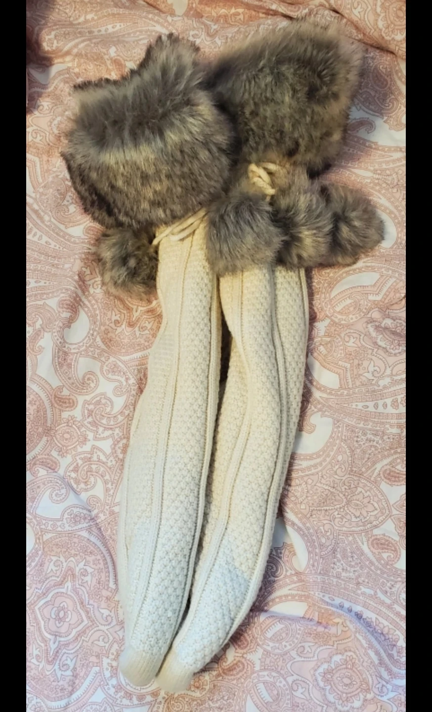 Knitted Socks - Faux Fur Lined - Creme o /s