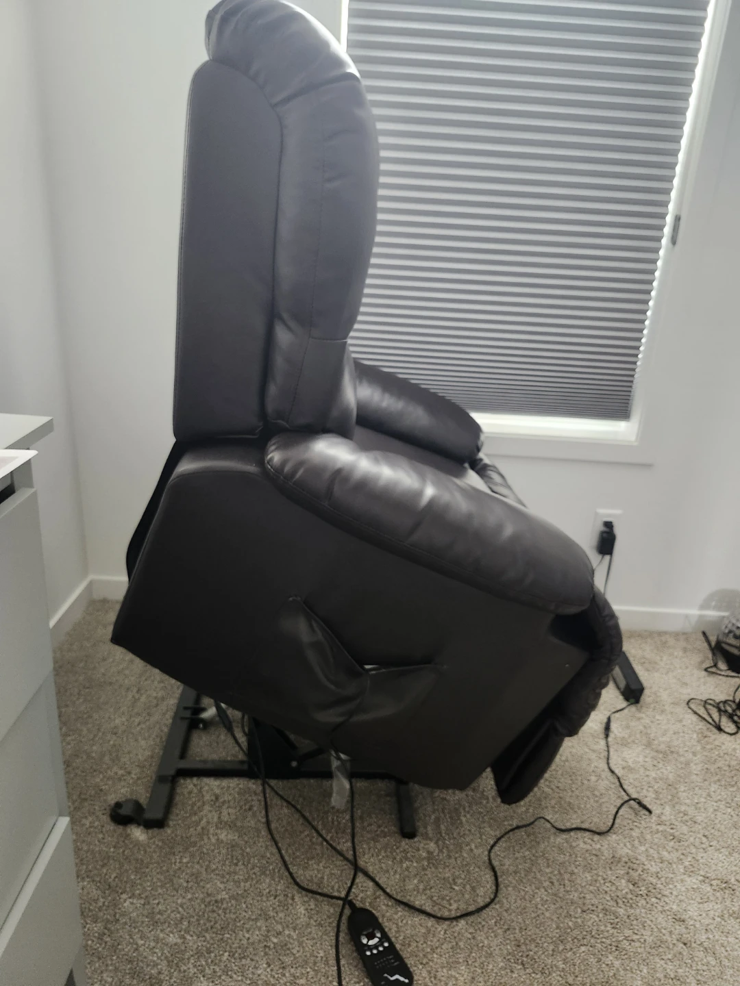 Power Lift Recliner Chair  Heat & Massage Excellent Condition - photo 3