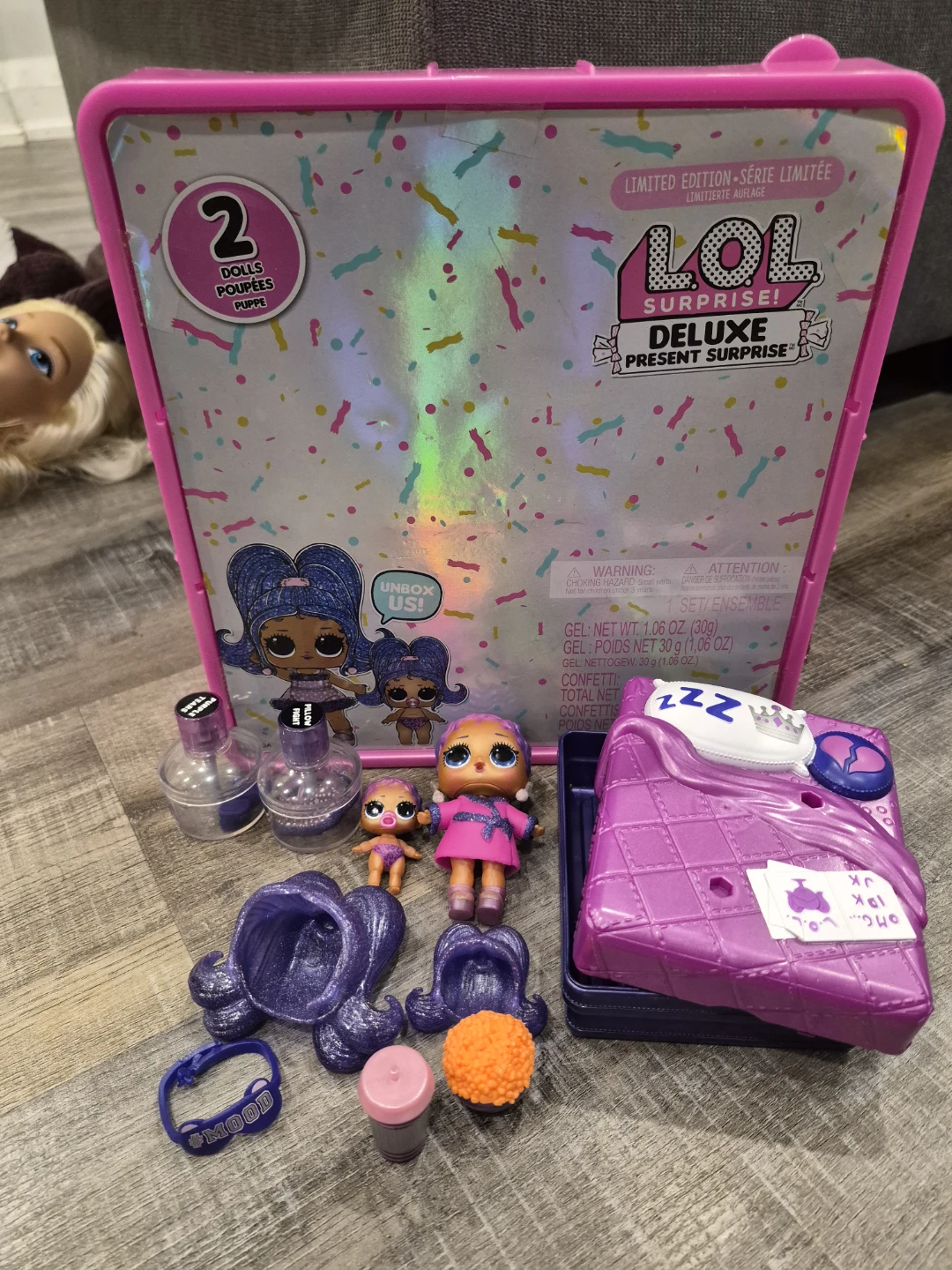 LOL Surprise Deluxe Present Surprise Dolls