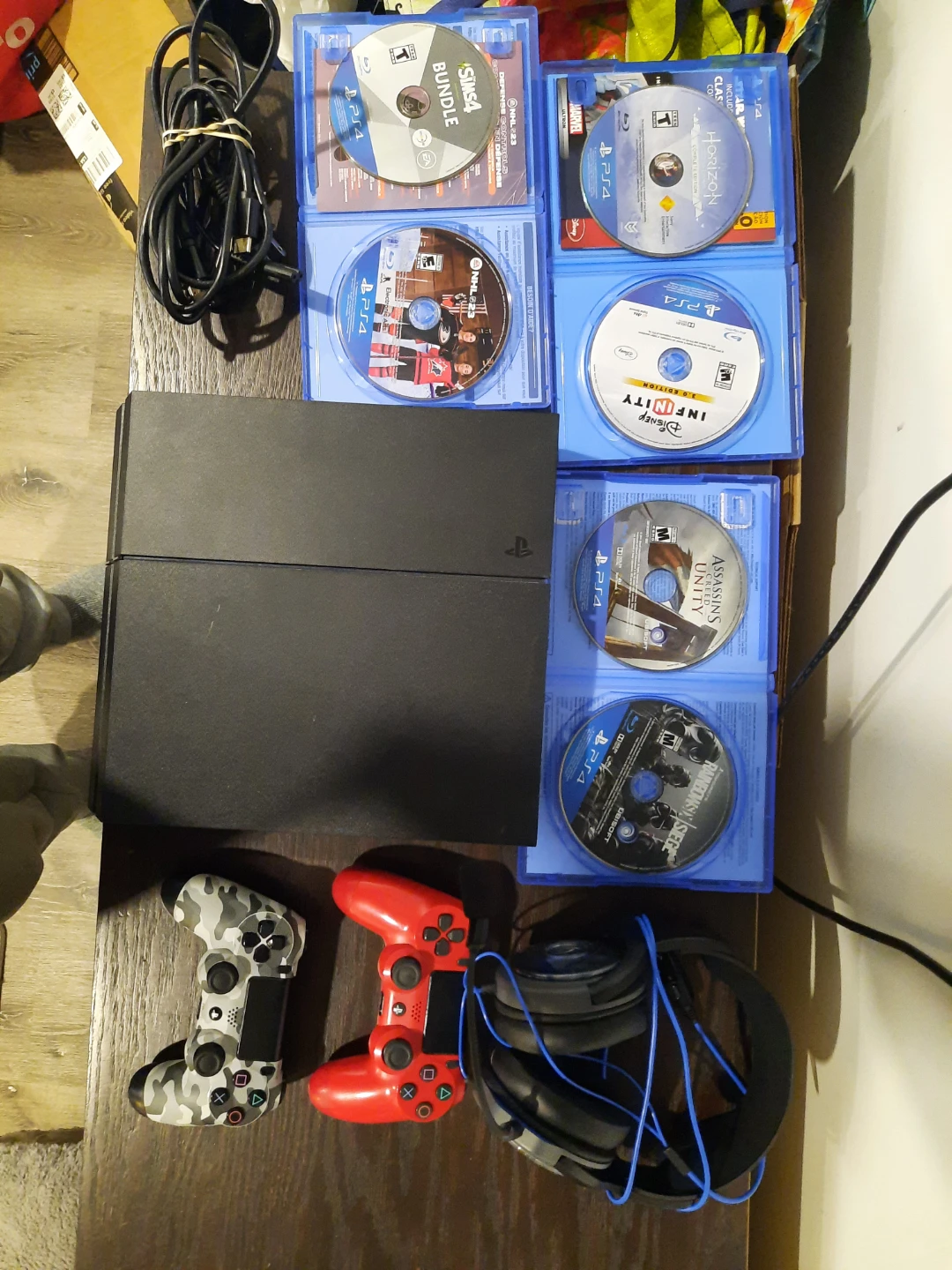 PlayStation 4 Console Bundle with Games & Controllers - photo 2