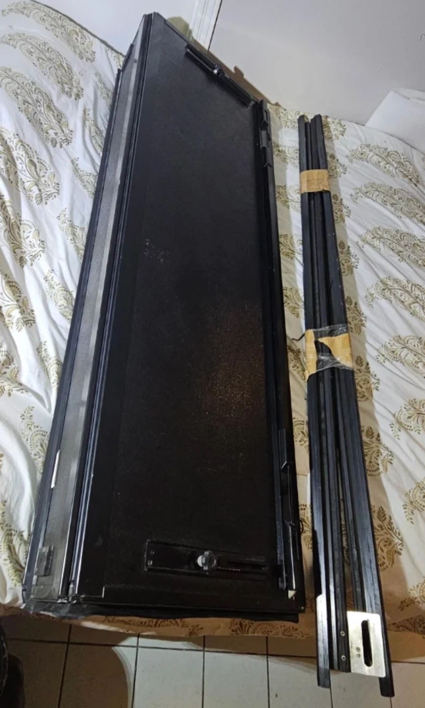 Black Tri-Fold Tonneau Cover with Hardware - photo 3