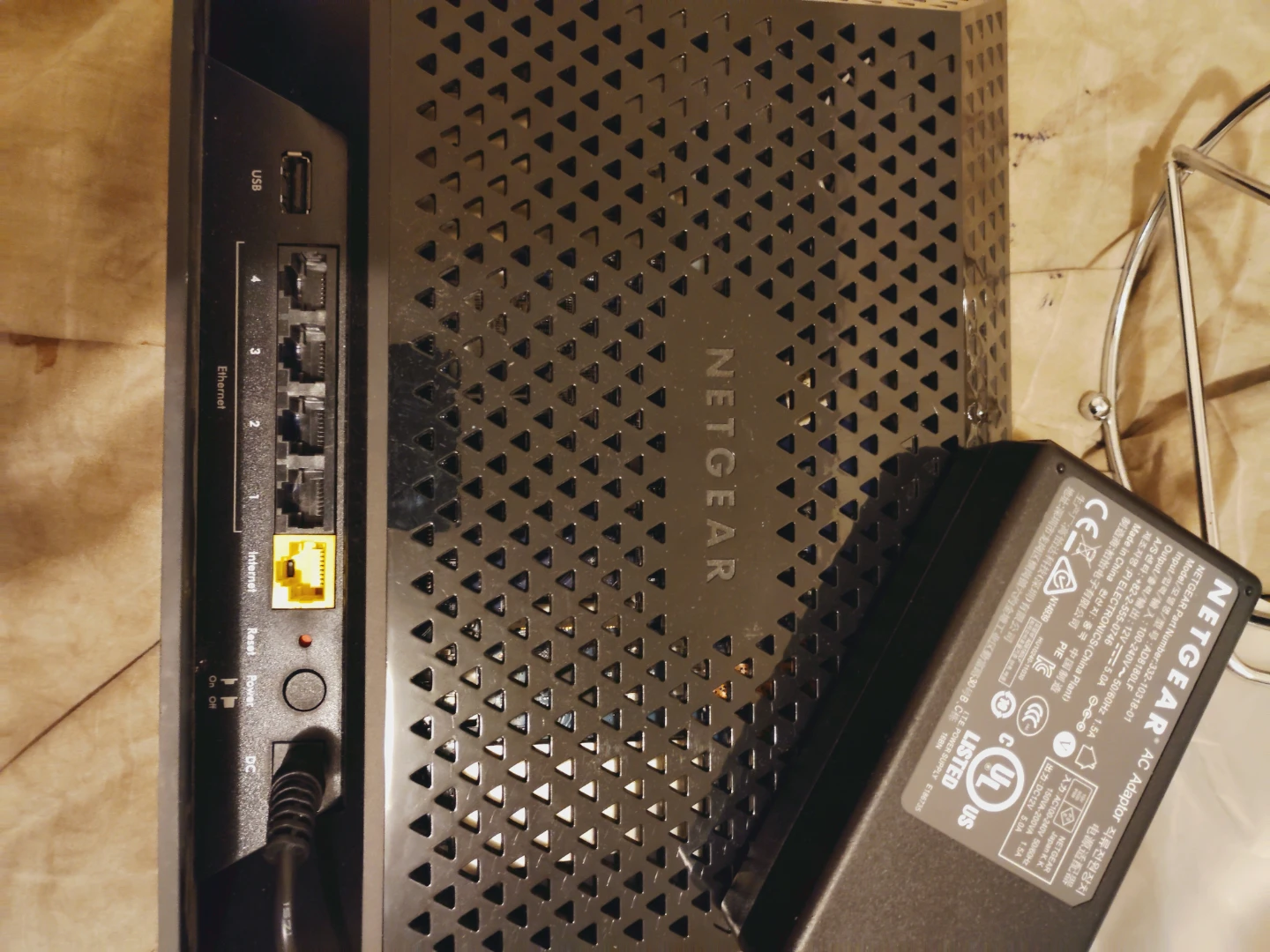 Netgear R6300 WiFi Router - photo 2