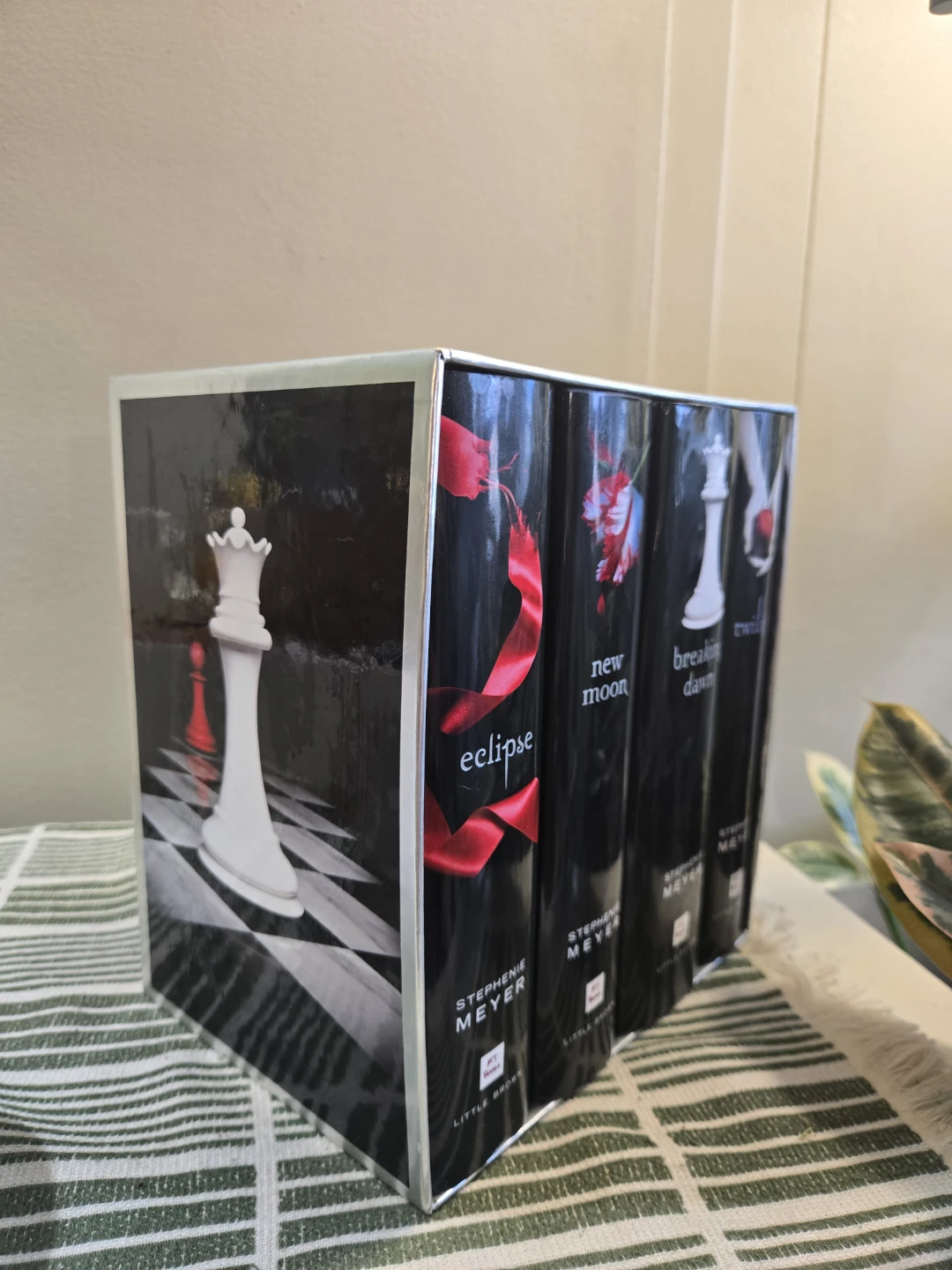 Twilight Saga Book Series Box Set - photo 2