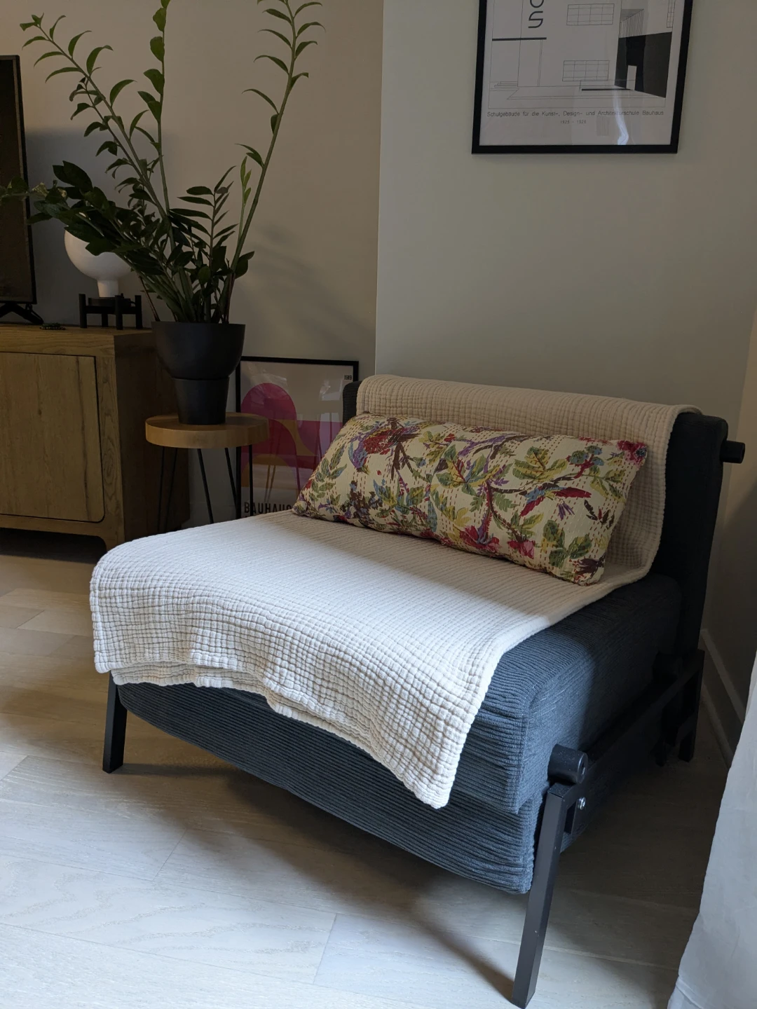 Convertible Sleeper Chair - Spotless No Stains - photo 4