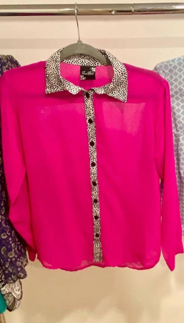 Tee-Slee Pink Blouse with Cheetah Print Collar and Placket