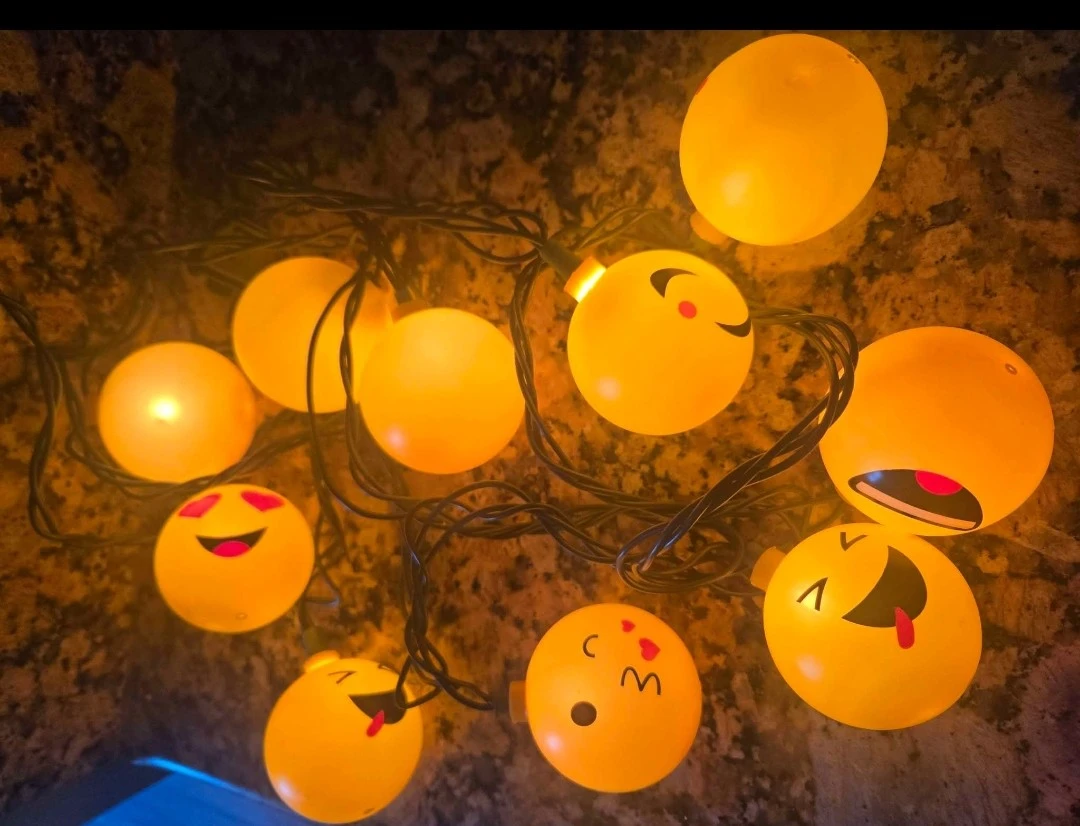 Holiday Time 10 Smile Face Lights - photo 2