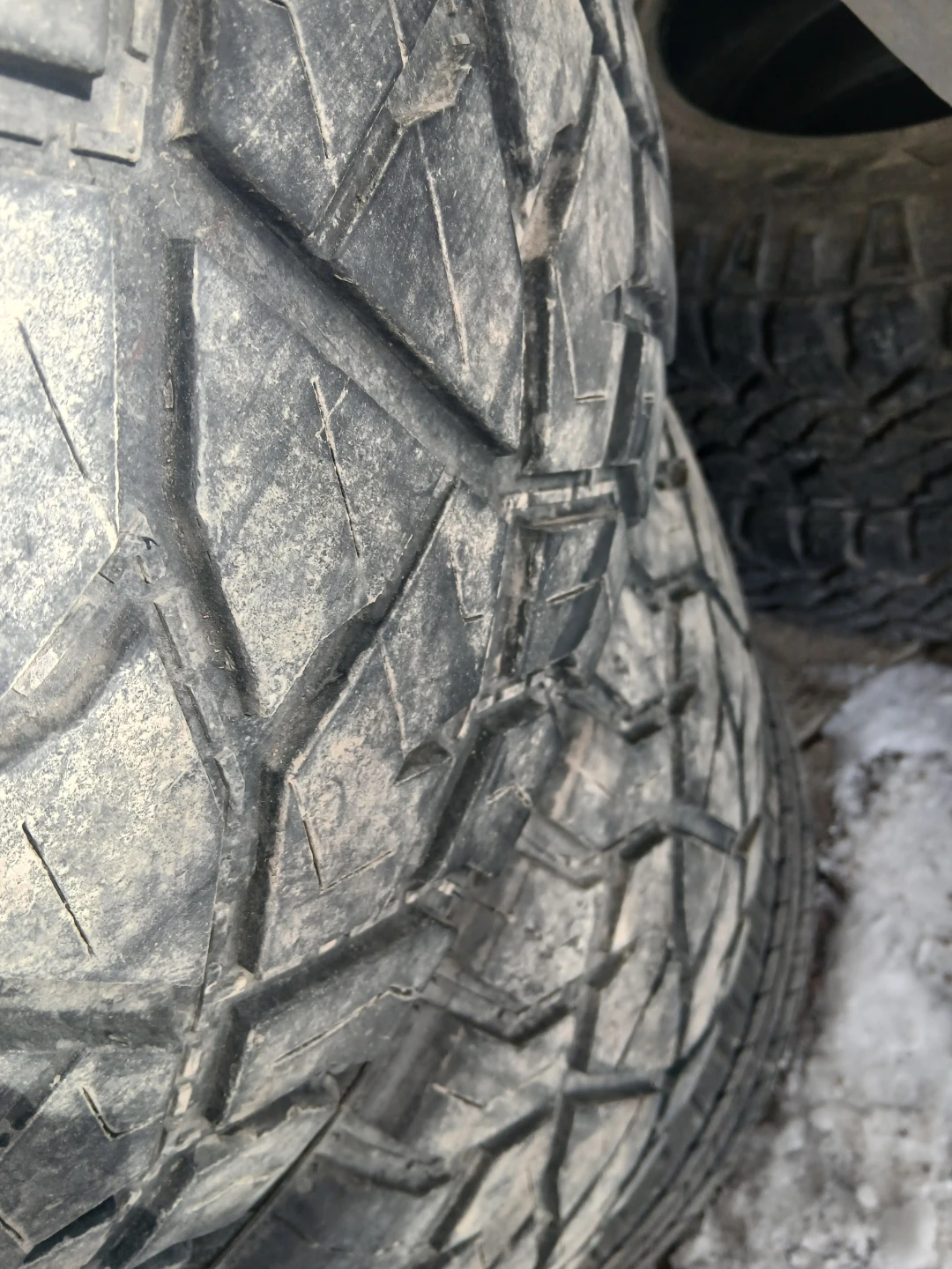 2 LT 305/40R22 Tires