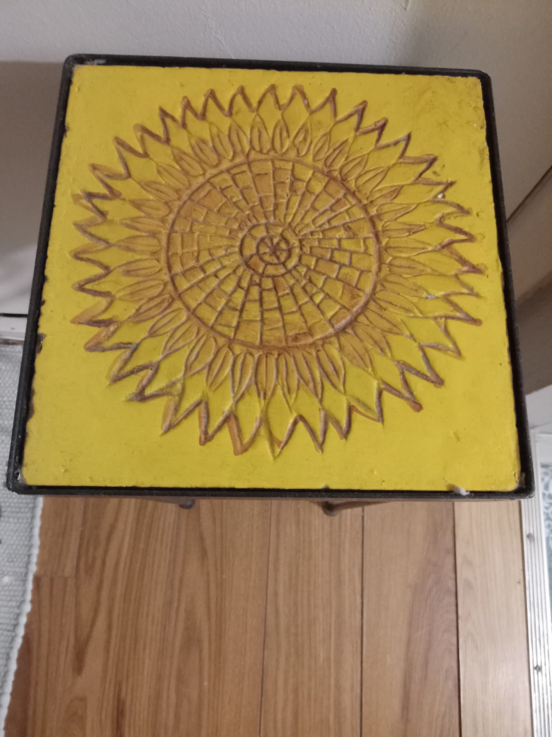 Decorative Plant Stand with Sunflower Top
