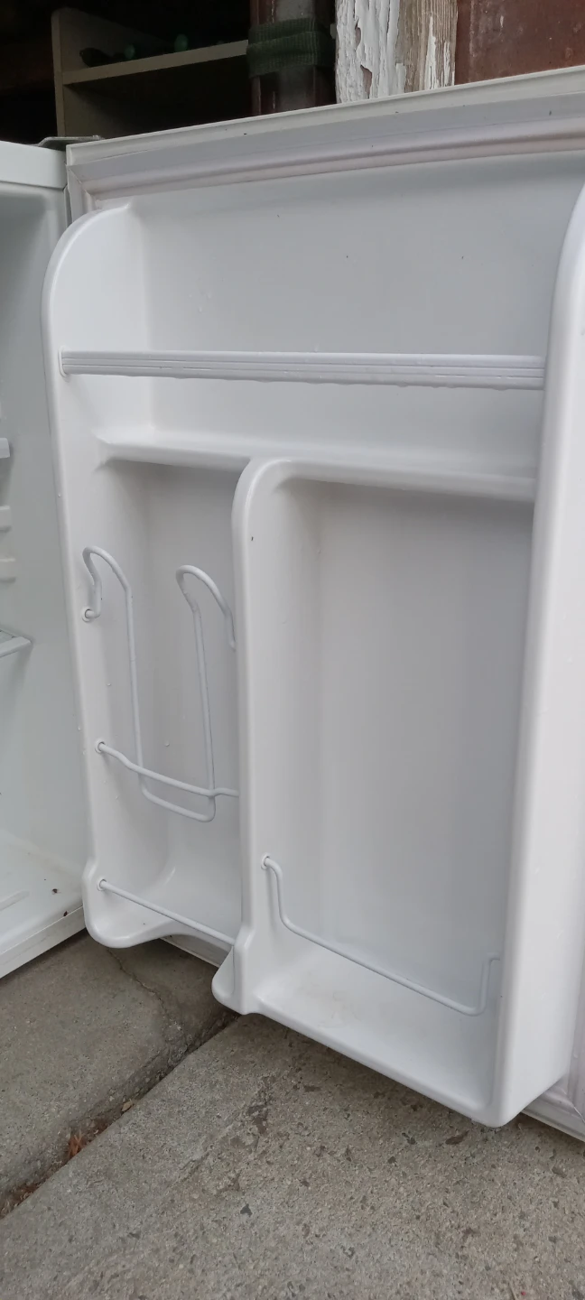 Free ,gratis White Compact Mini Refrigerator - photo 2