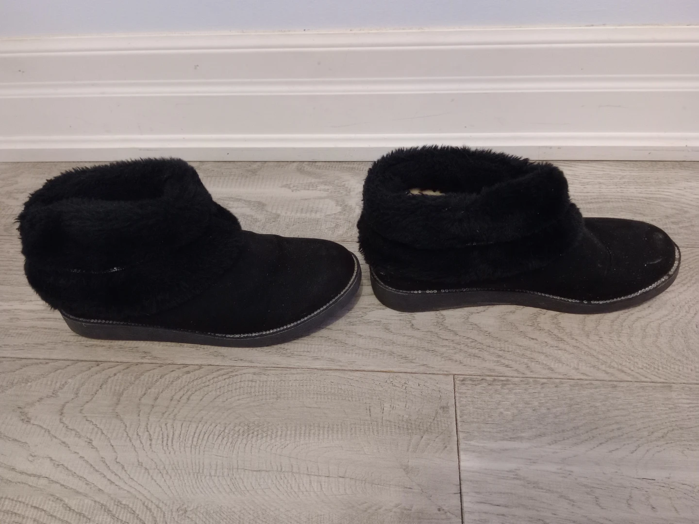Bebe Black Faux Fur Lined Ankle Boots size 7.5