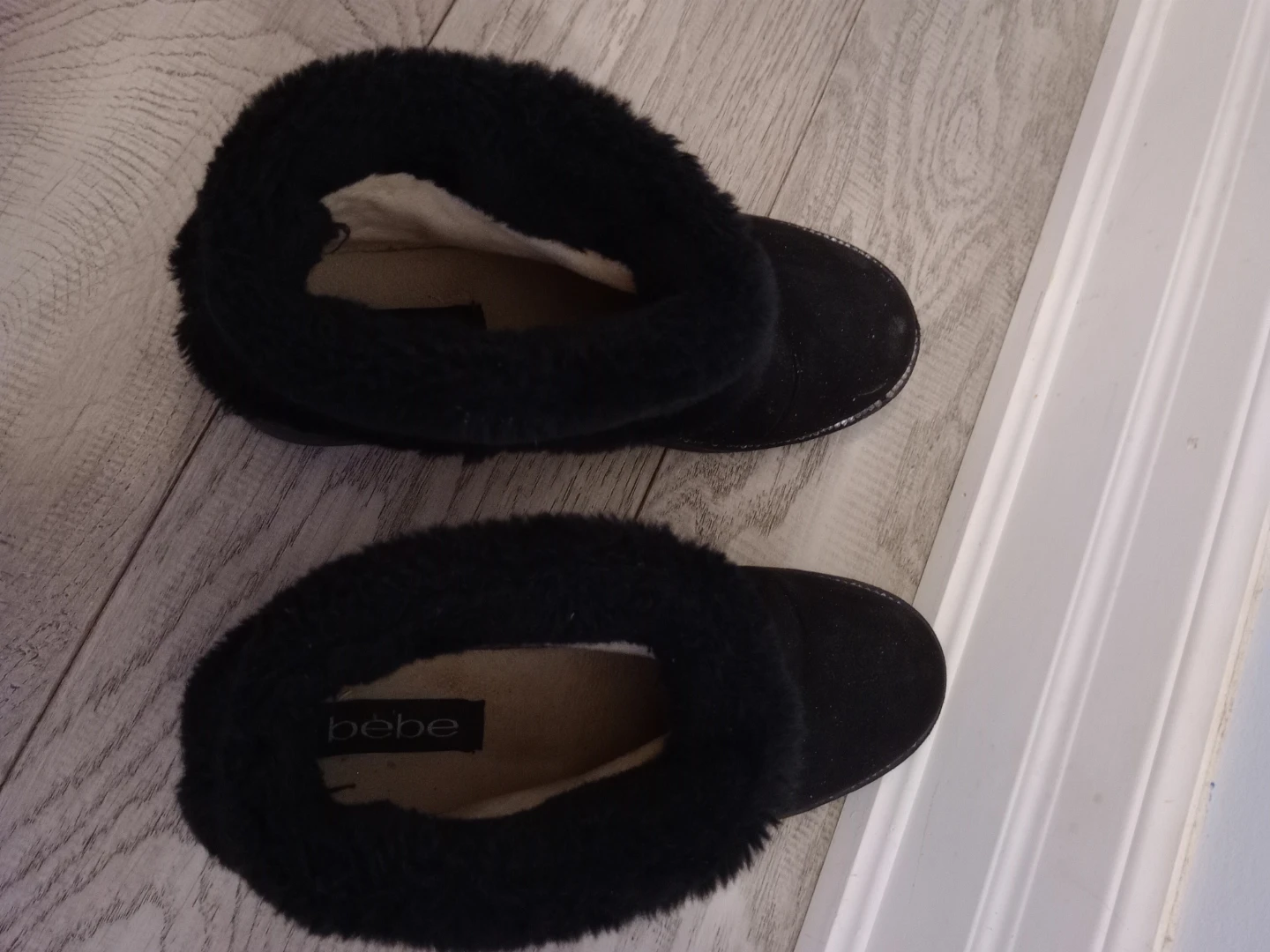 Bebe Black Faux Fur Lined Ankle Boots size 7.5 - photo 5