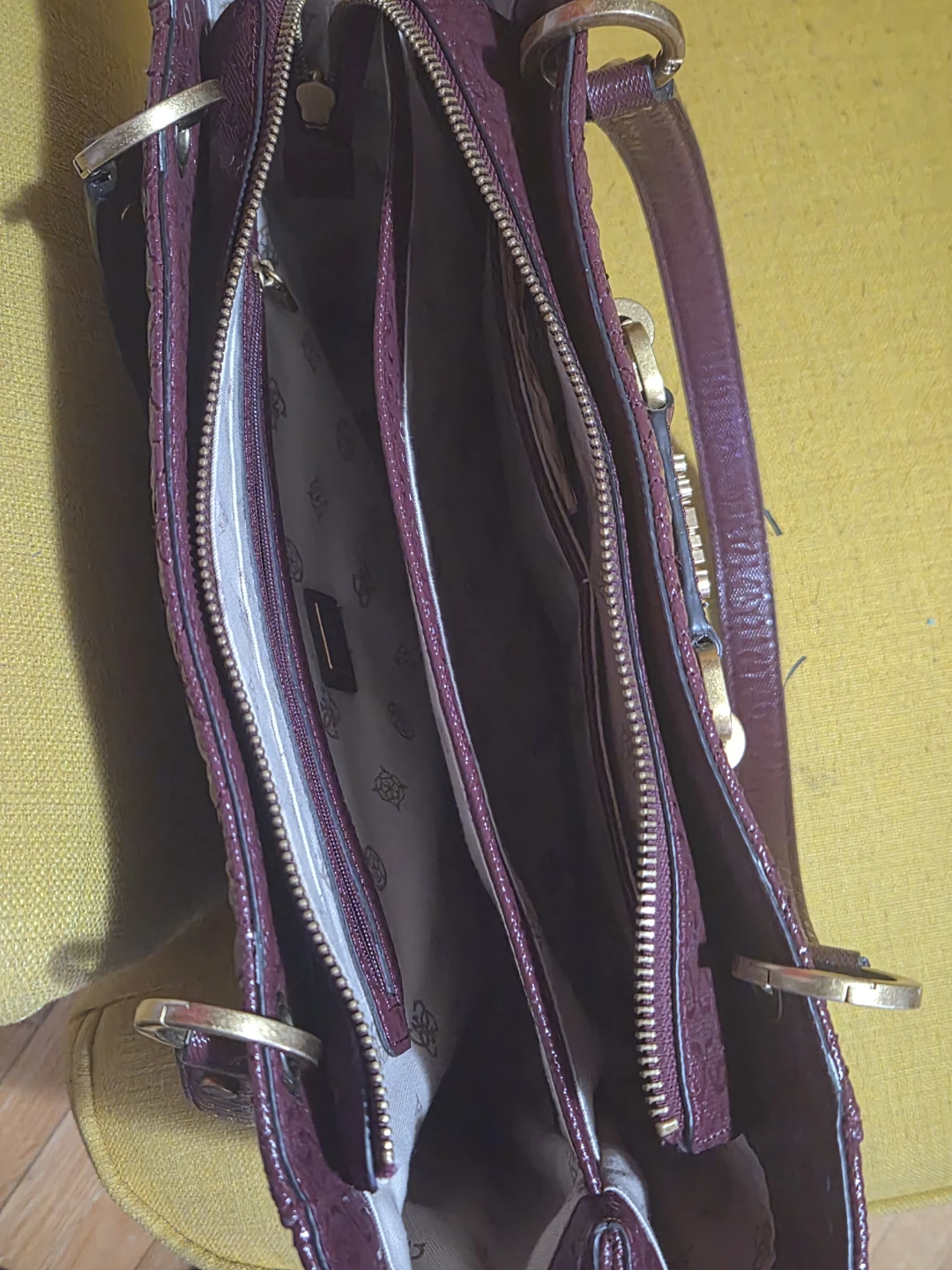 GUESS Women's Aveta Noel Tote handbag/Purse - photo 4