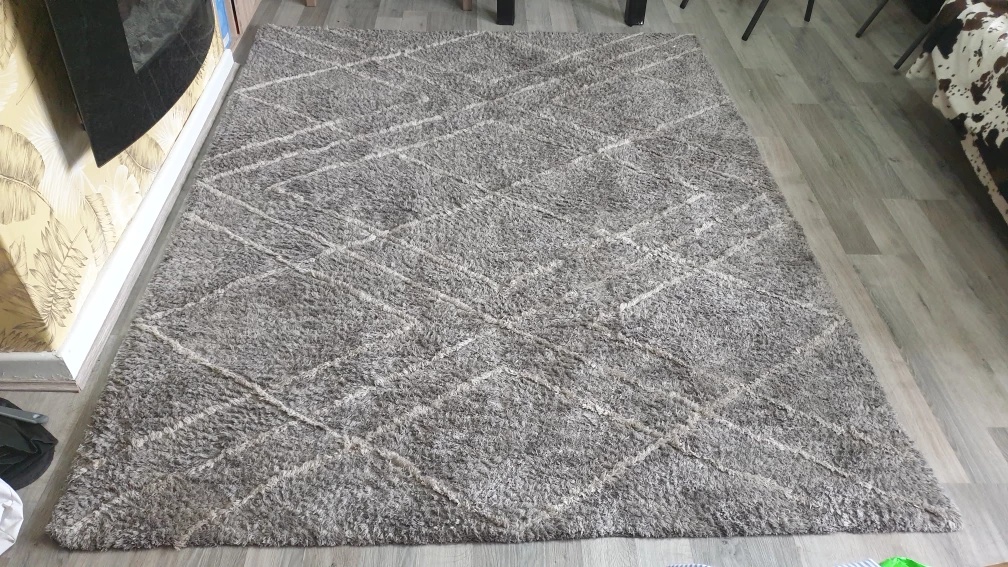 Grey Shag Rug with Diamond Pattern