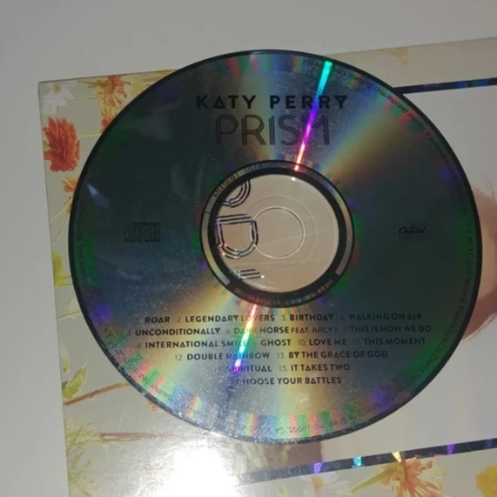 Katy Perry - Prism Limited Deluxe Edition Zinepak CD - photo 4