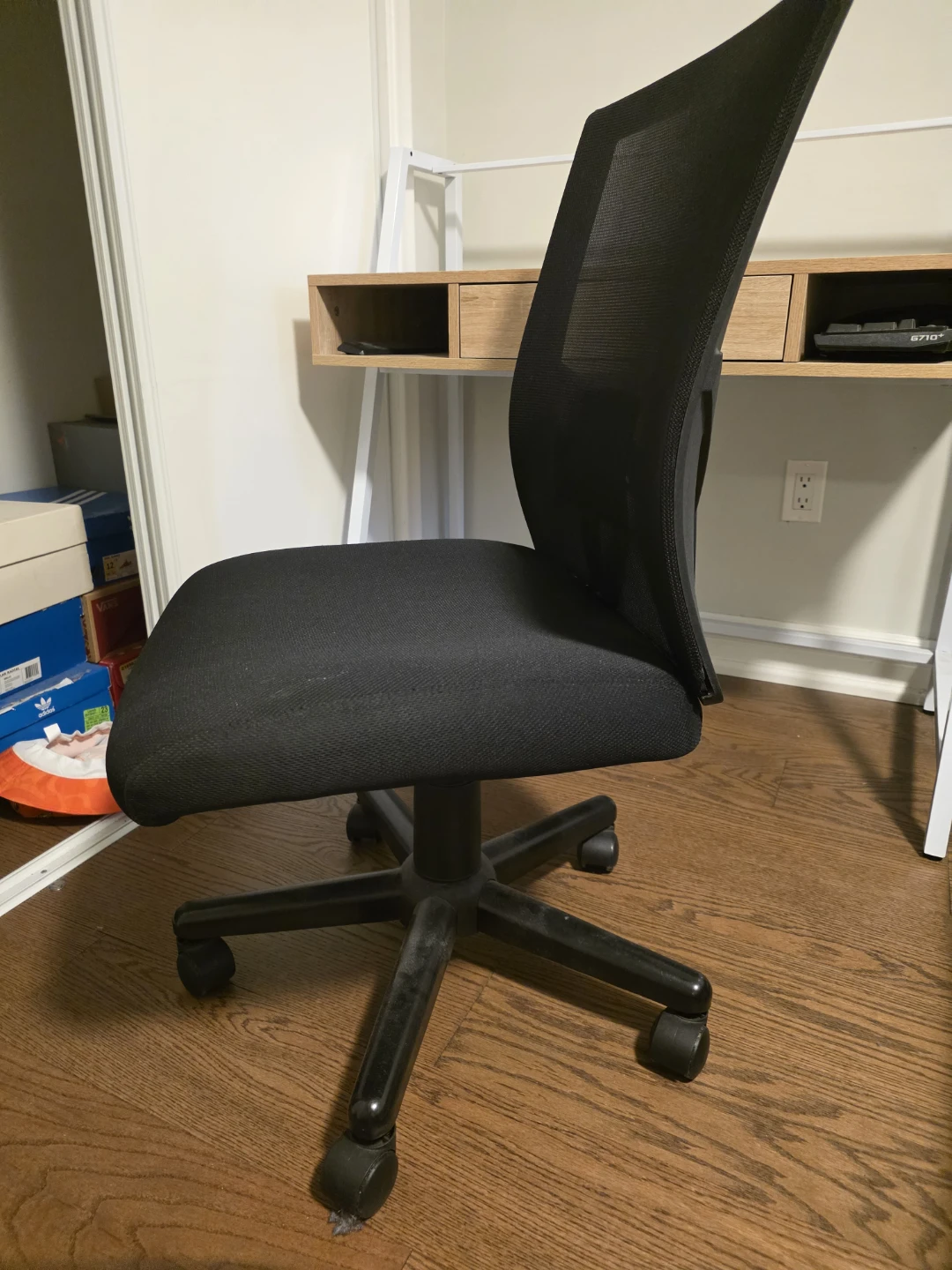 Black Mesh Office Chair - photo 4